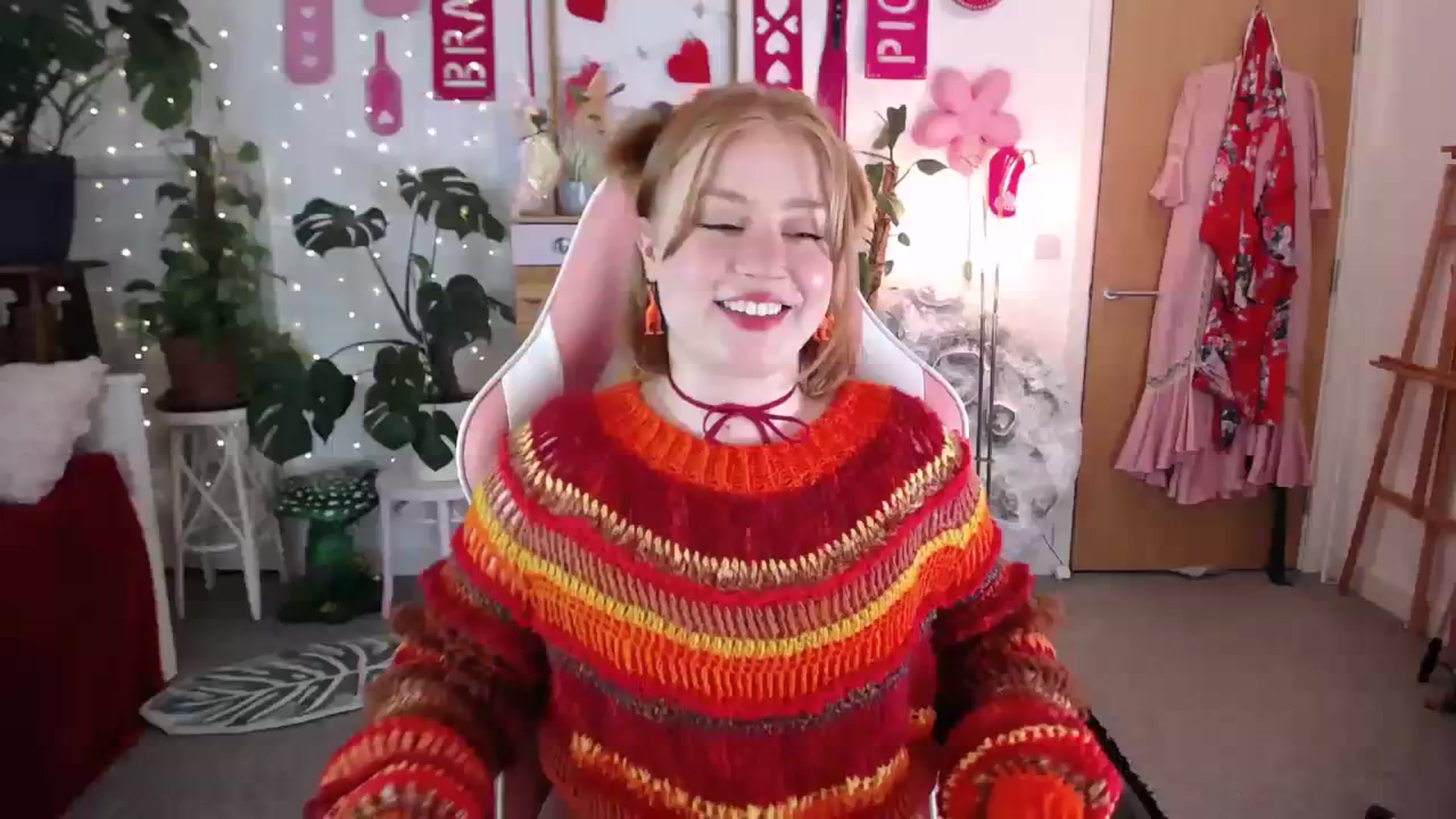 Gallery image thumbnail from LunaRoux's myfreecams stream on, 01/31/2024, 22:12 image 20 of 20