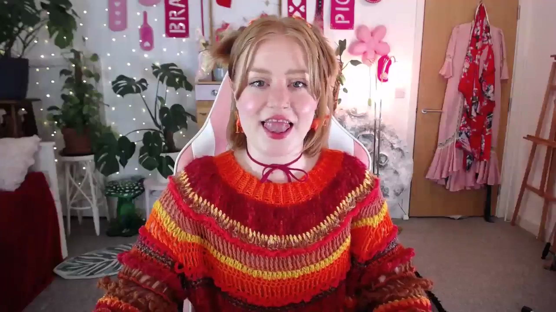 Gallery image thumbnail from LunaRoux's myfreecams stream on, 01/31/2024, 22:12 image 19 of 20