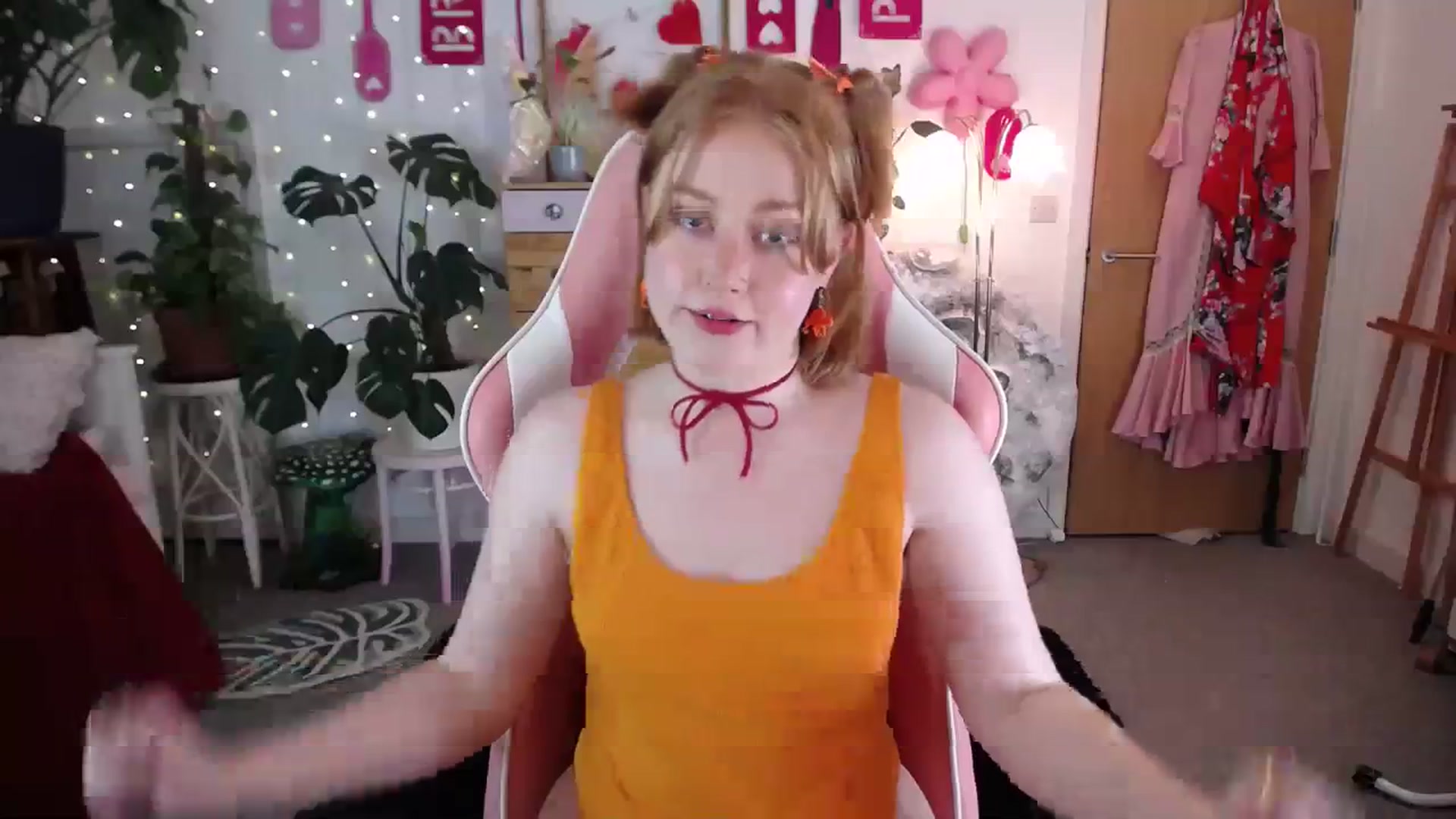 Gallery image thumbnail from LunaRoux's myfreecams stream on, 02/01/2024, 24:20 image 9 of 20