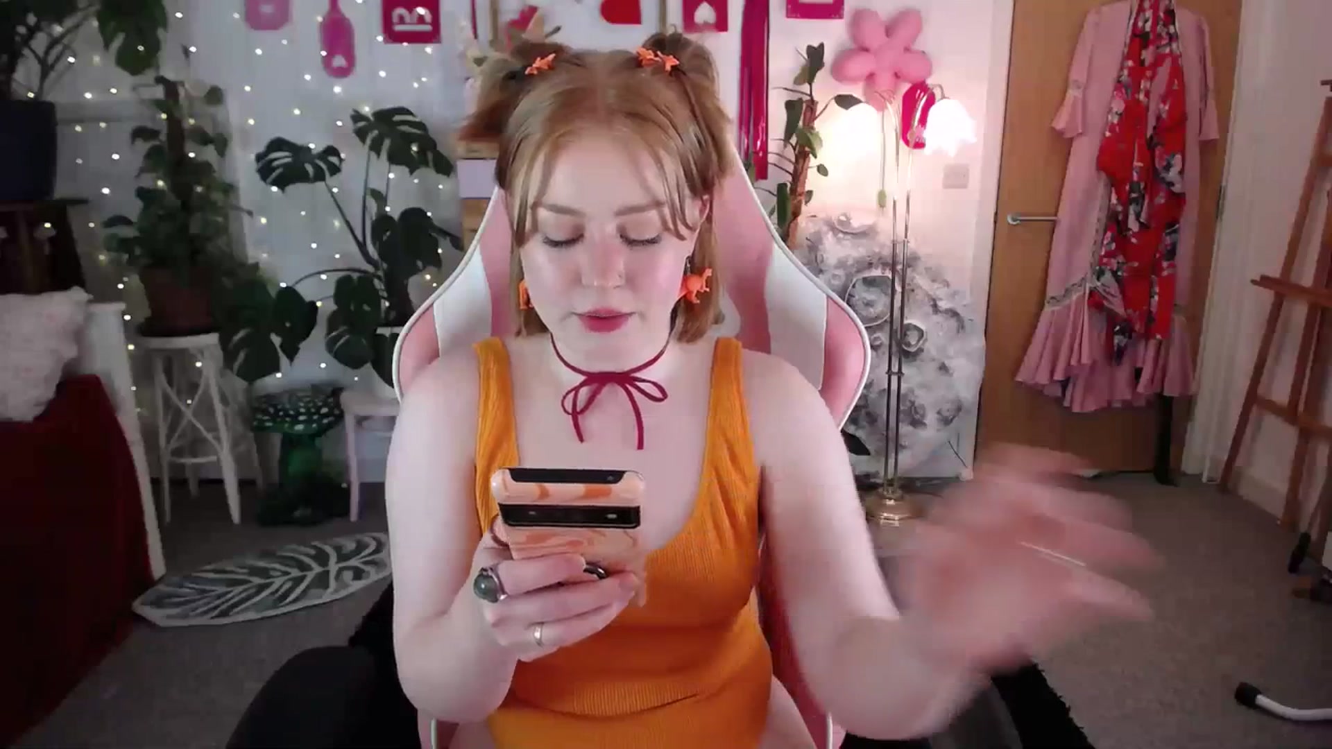 Gallery image thumbnail from LunaRoux's myfreecams stream on, 02/01/2024, 24:20 image 4 of 20
