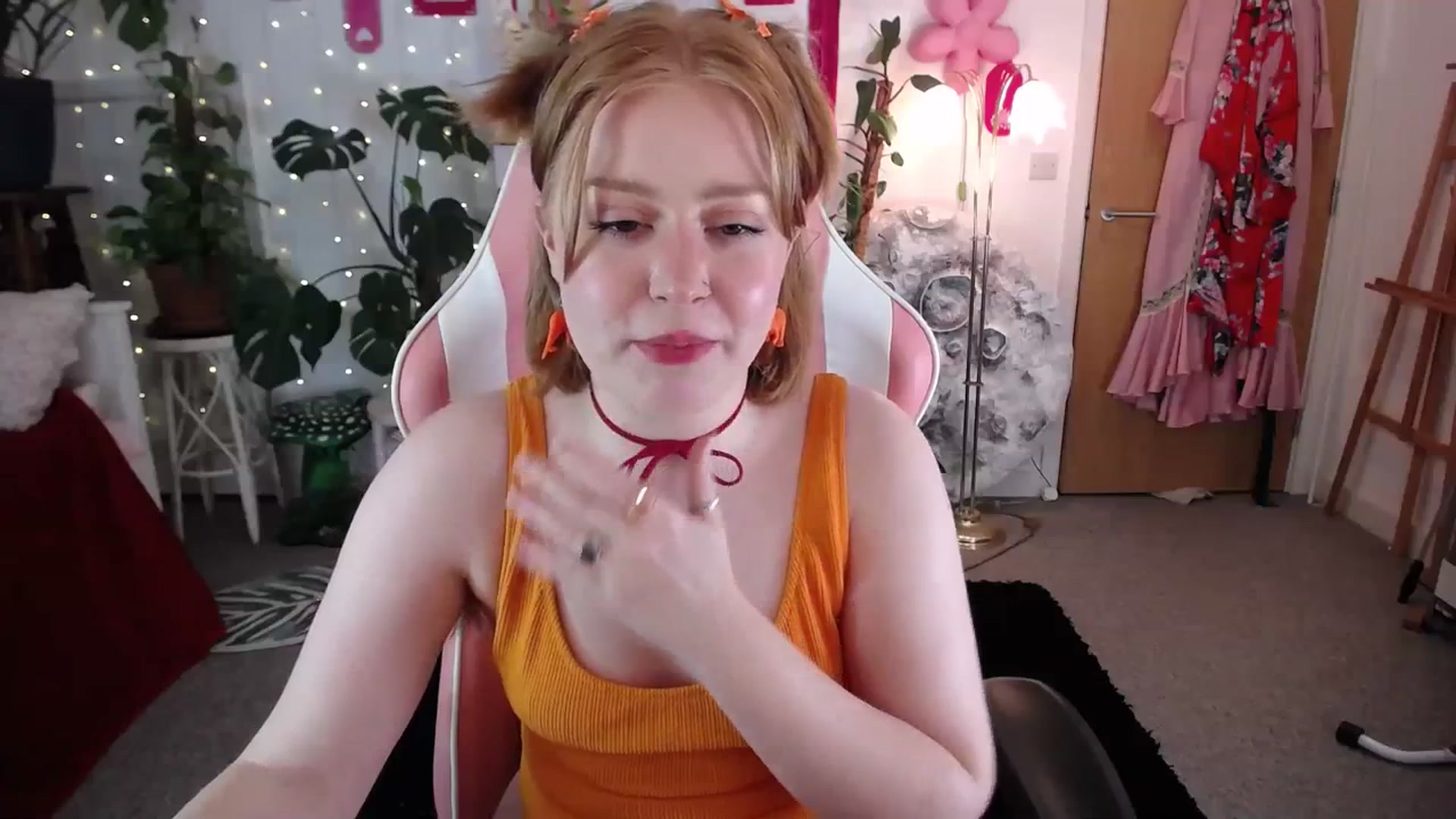 Gallery image thumbnail from LunaRoux's myfreecams stream on, 02/01/2024, 24:20 image 14 of 20