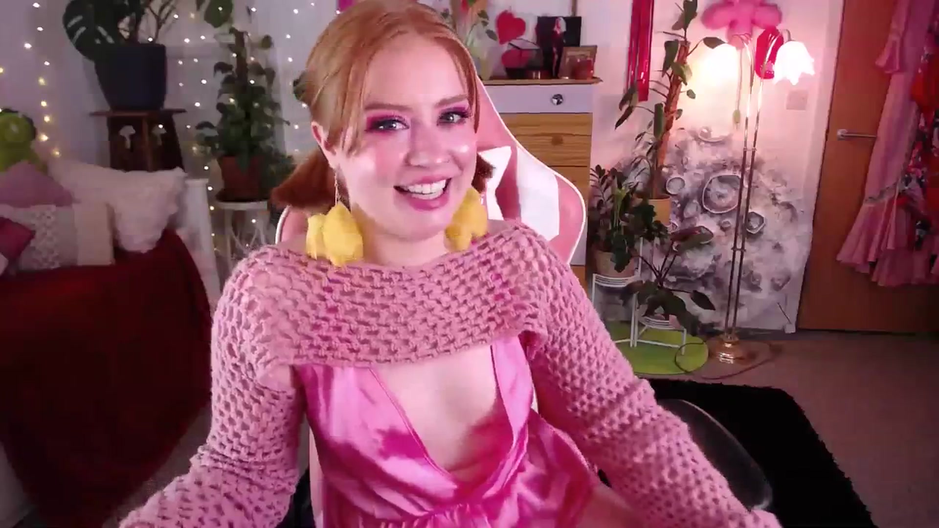 Gallery image thumbnail from LunaRoux's myfreecams stream on, 02/02/2024, 24:00 image 7 of 20