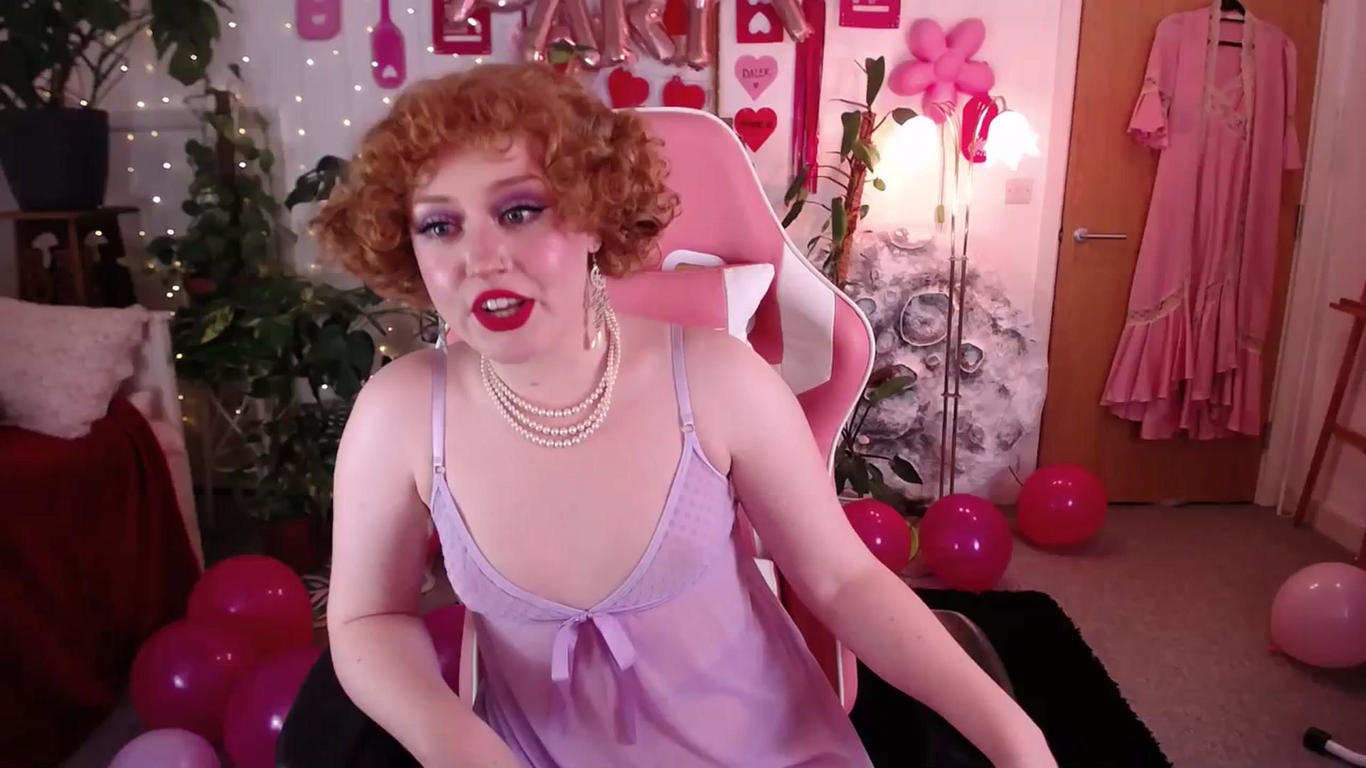 Gallery image thumbnail from LunaRoux's myfreecams stream on, 02/10/2024, 24:03 image 4 of 20
