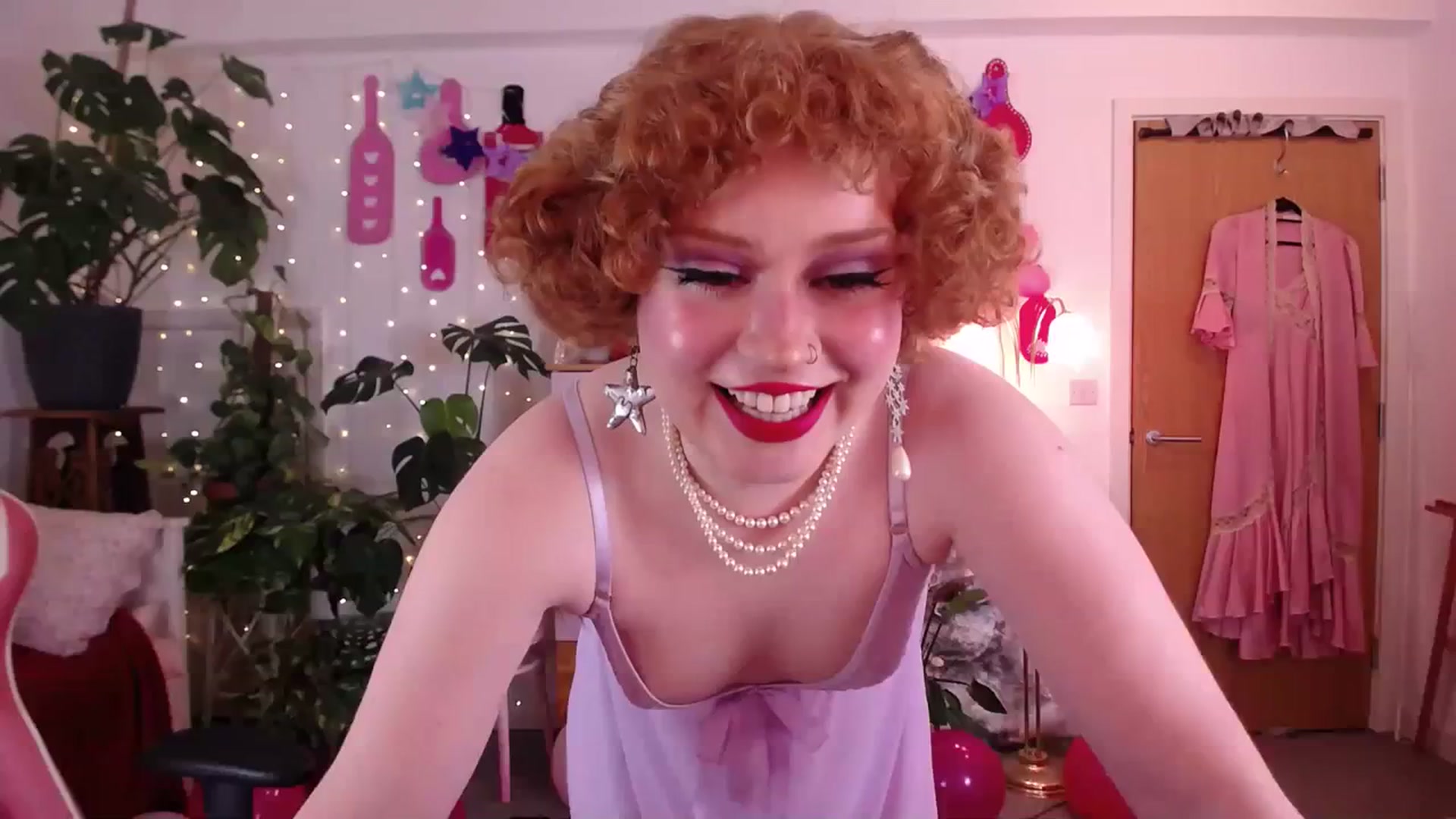 Gallery image thumbnail from LunaRoux's myfreecams stream on, 02/10/2024, 24:03 image 2 of 20