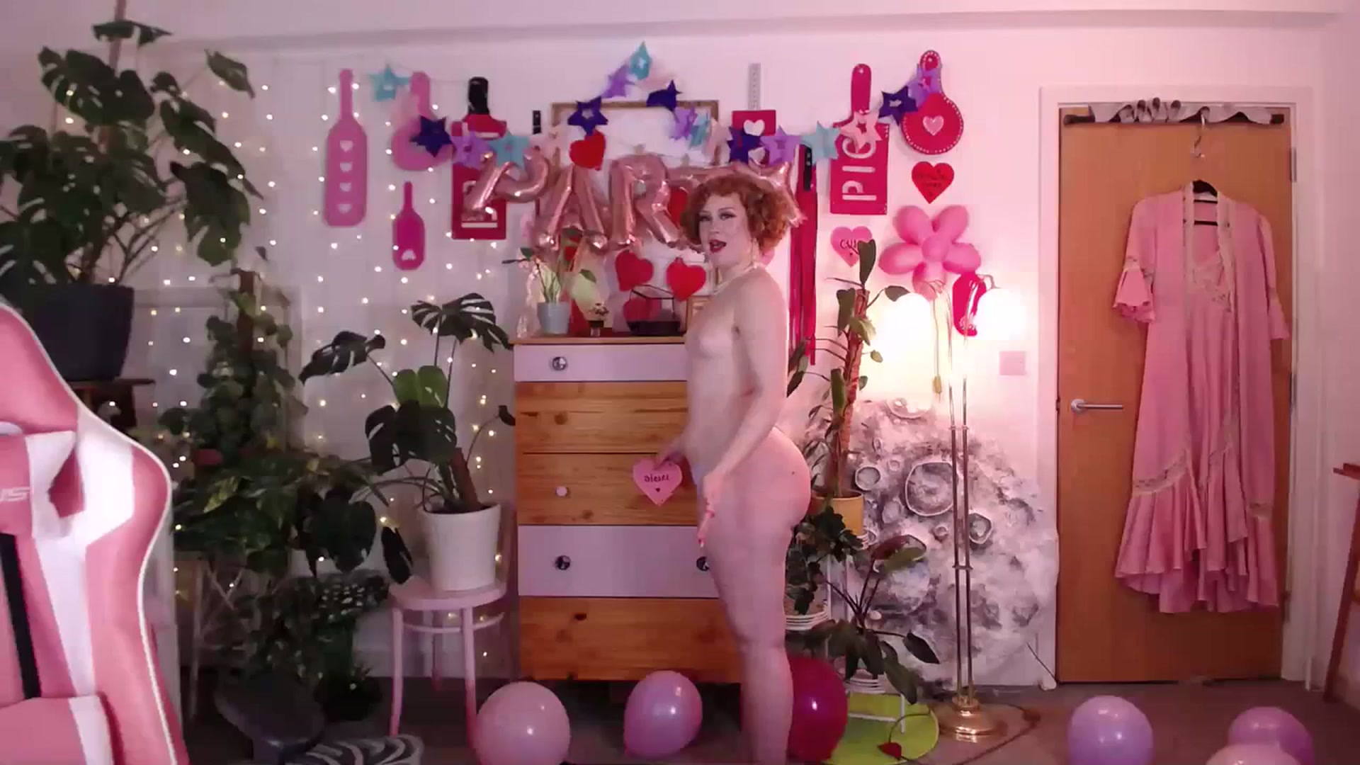 Gallery image thumbnail from LunaRoux's myfreecams stream on, 02/10/2024, 24:03 image 17 of 20