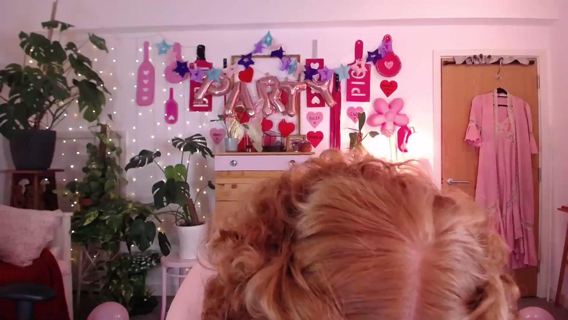 Gallery image thumbnail from LunaRoux's myfreecams stream on, 02/10/2024, 01:18 image 9 of 20