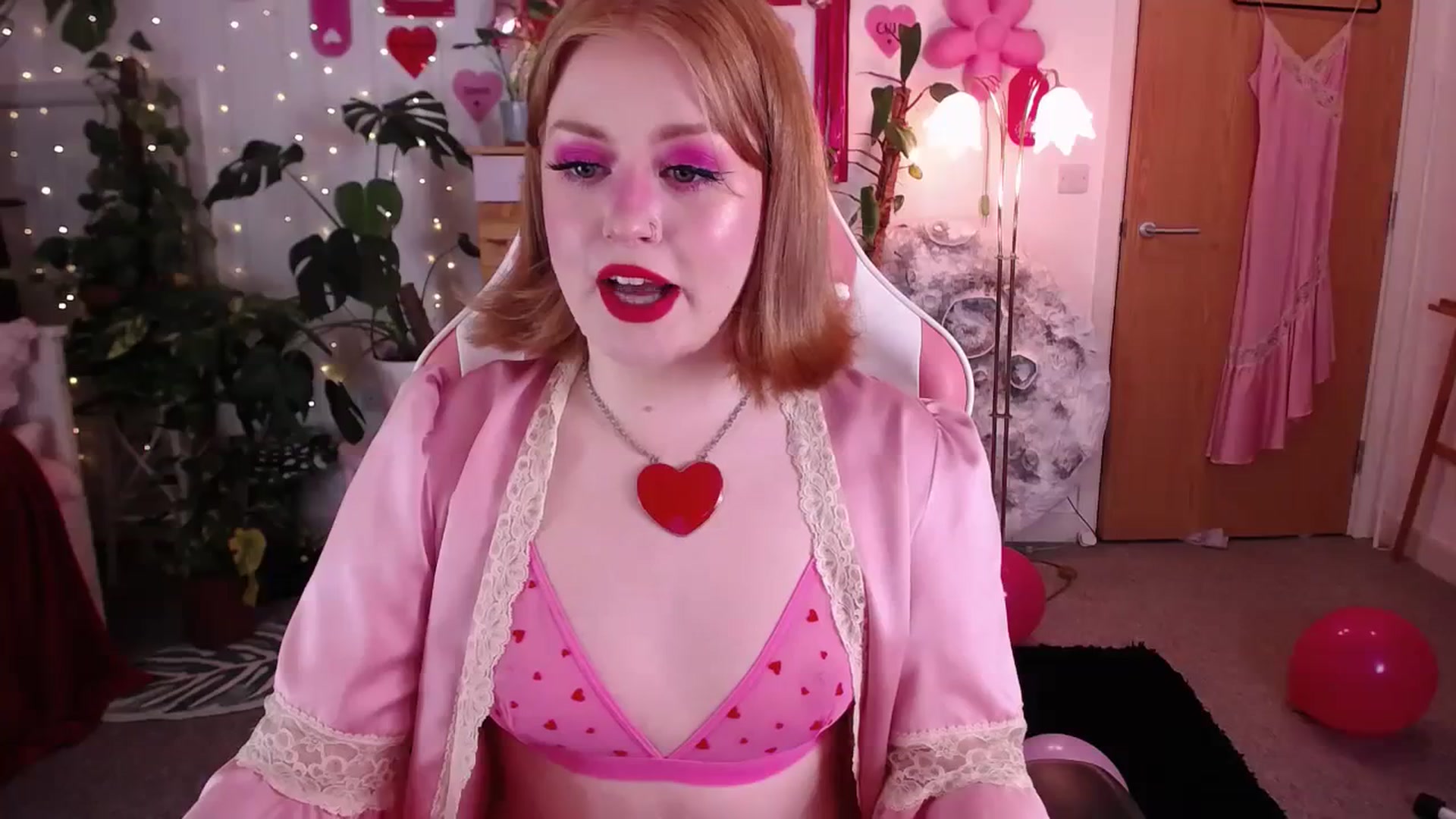 Gallery image thumbnail from LunaRoux's myfreecams stream on, 02/14/2024, 22:12 image 17 of 20