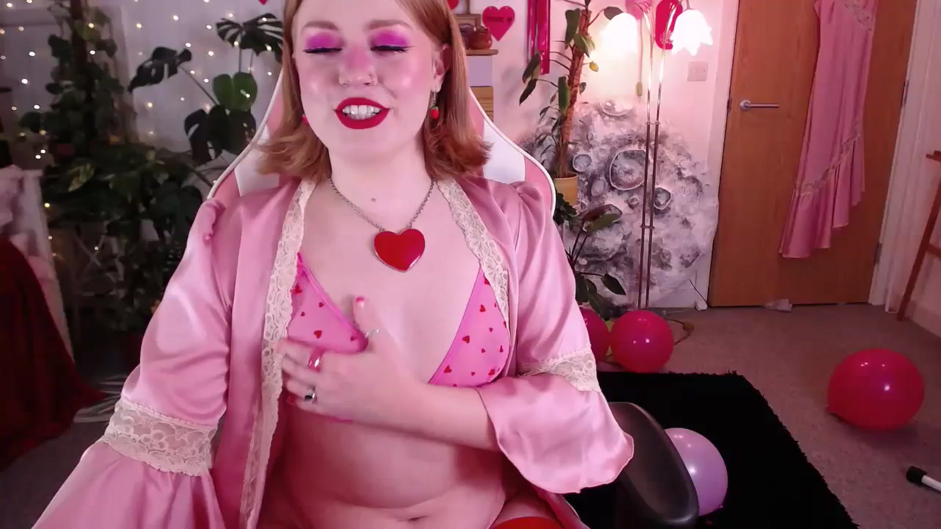 Gallery image thumbnail from LunaRoux's myfreecams stream on, 02/14/2024, 22:12 image 11 of 20