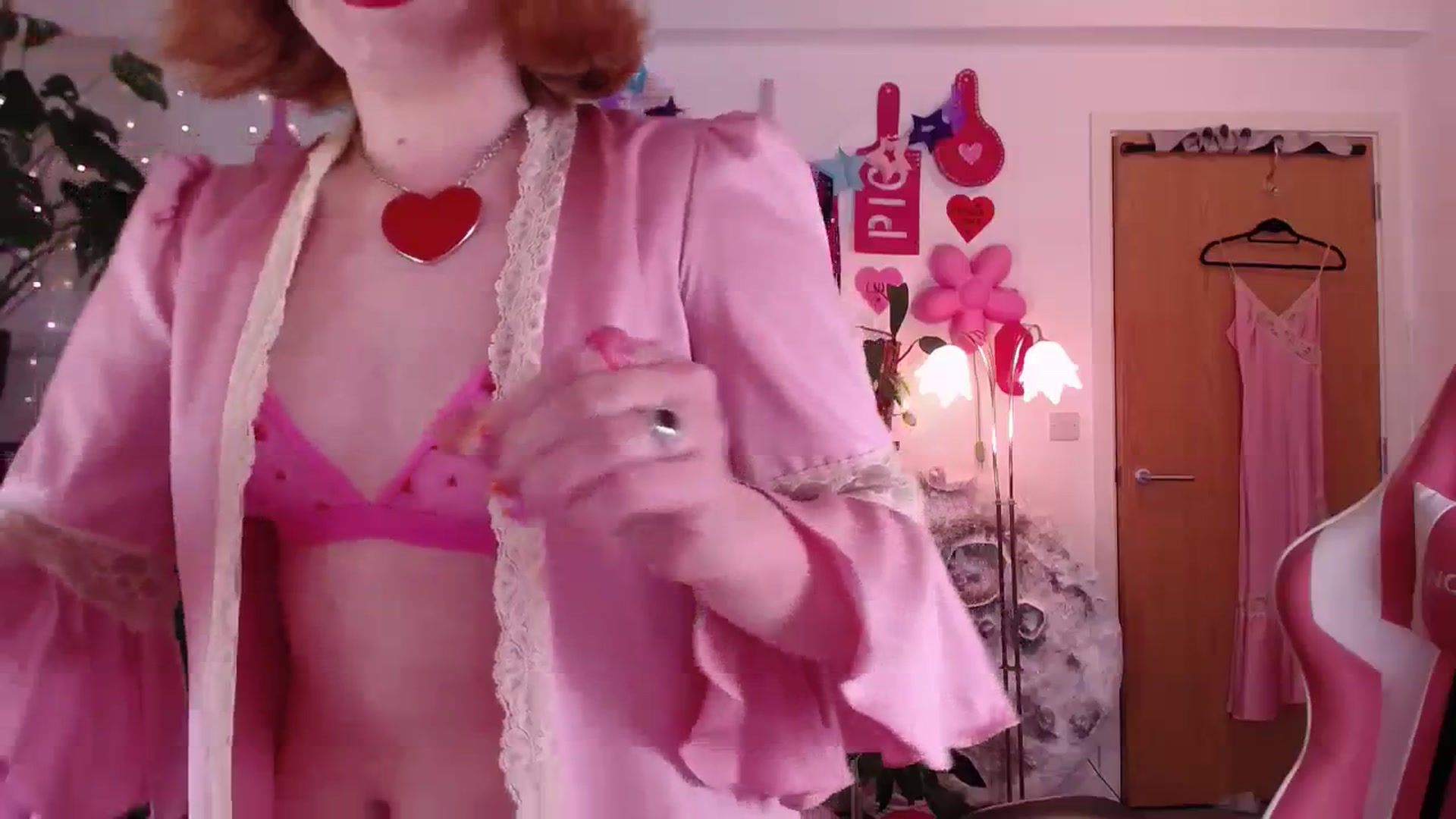 Gallery image thumbnail from LunaRoux's myfreecams stream on, 02/14/2024, 22:12 image 19 of 20