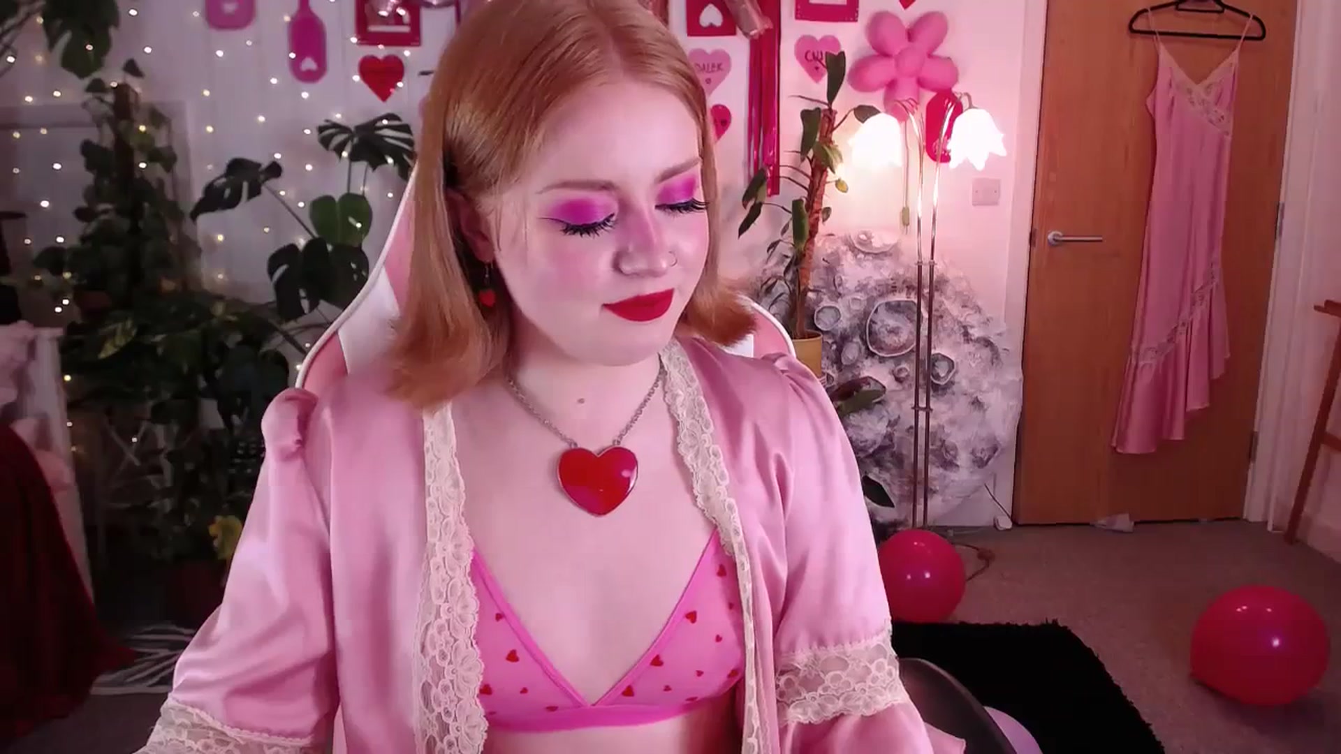Gallery image thumbnail from LunaRoux's myfreecams stream on, 02/14/2024, 22:12 image 7 of 20