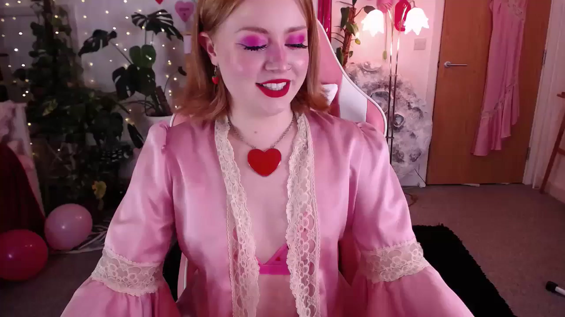 Gallery image thumbnail from LunaRoux's myfreecams stream on, 02/14/2024, 22:12 image 1 of 20