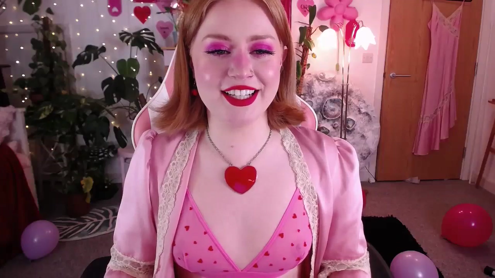 Gallery image thumbnail from LunaRoux's myfreecams stream on, 02/15/2024, 24:03 image 7 of 20