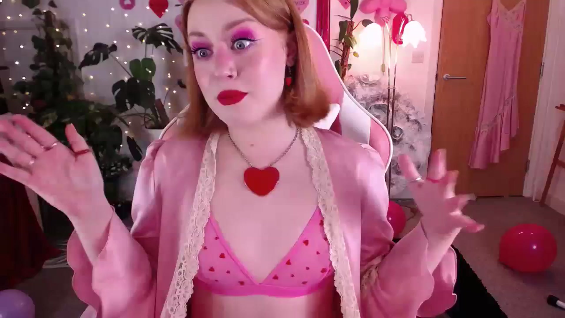 Gallery image thumbnail from LunaRoux's myfreecams stream on, 02/15/2024, 24:03 image 1 of 20