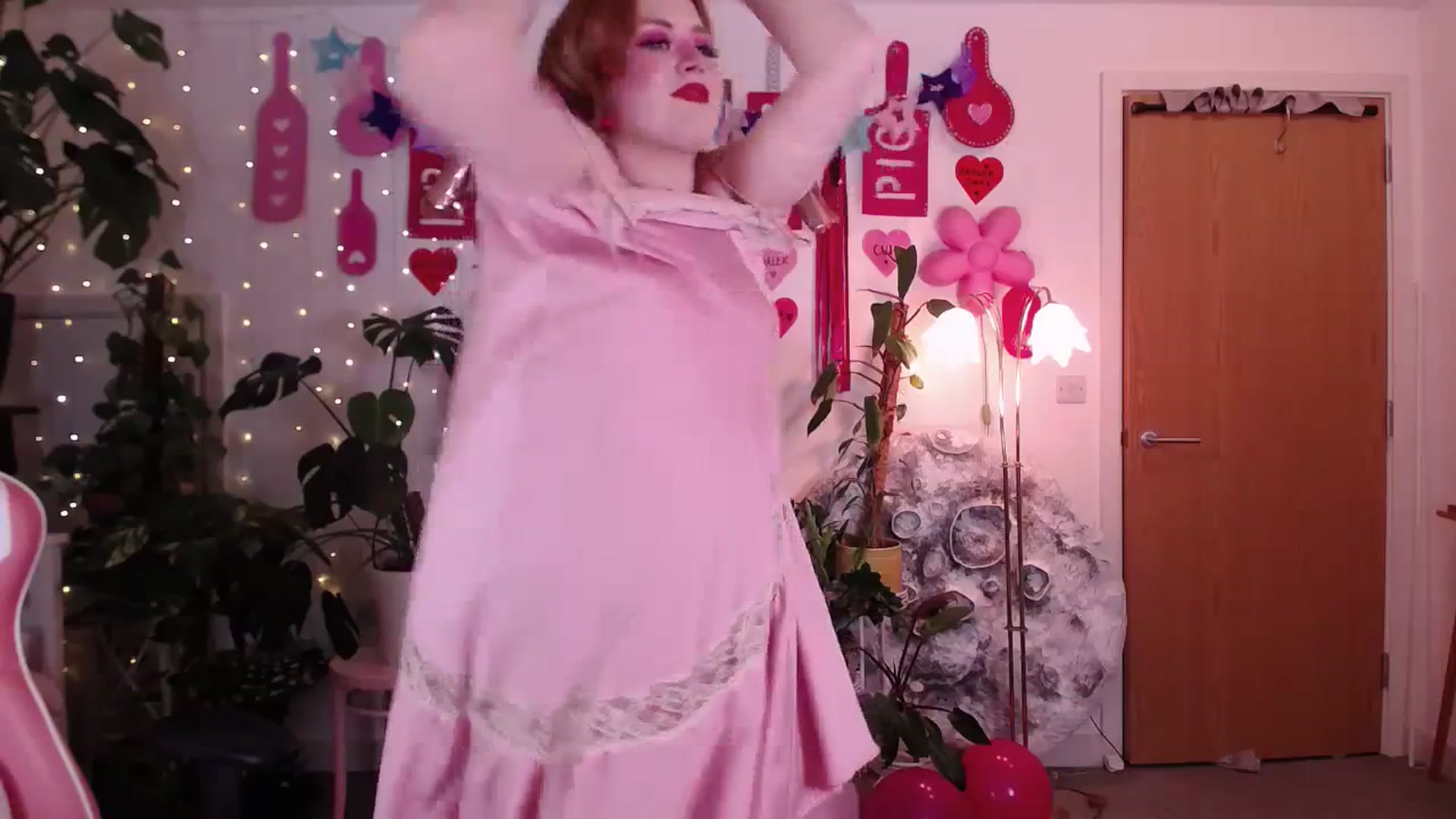 Gallery image thumbnail from LunaRoux's myfreecams stream on, 02/15/2024, 24:03 image 9 of 20