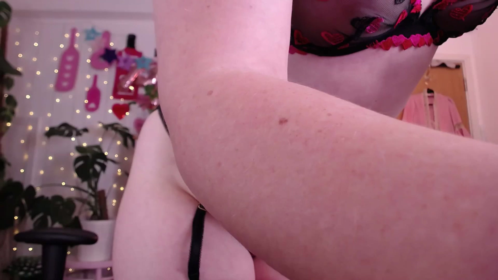 Gallery image thumbnail from LunaRoux's myfreecams stream on, 02/26/2024, 23:38 image 9 of 20
