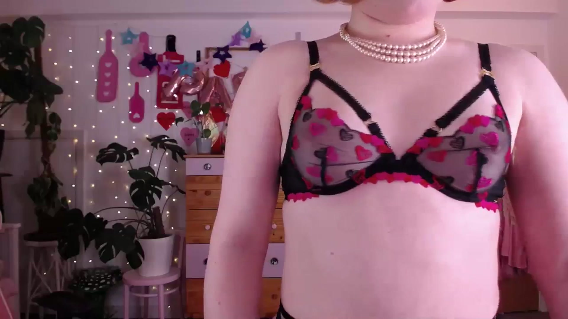 Gallery image thumbnail from LunaRoux's myfreecams stream on, 02/26/2024, 23:38 image 16 of 20