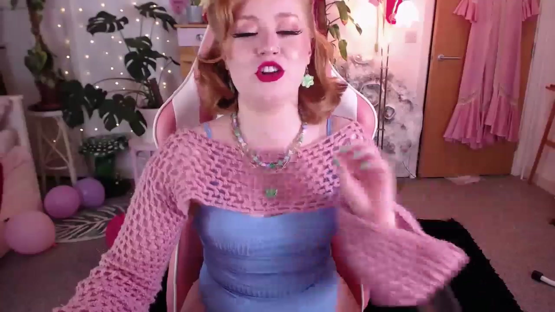 Gallery image thumbnail from LunaRoux's myfreecams stream on, 02/27/2024, 23:11 image 2 of 20