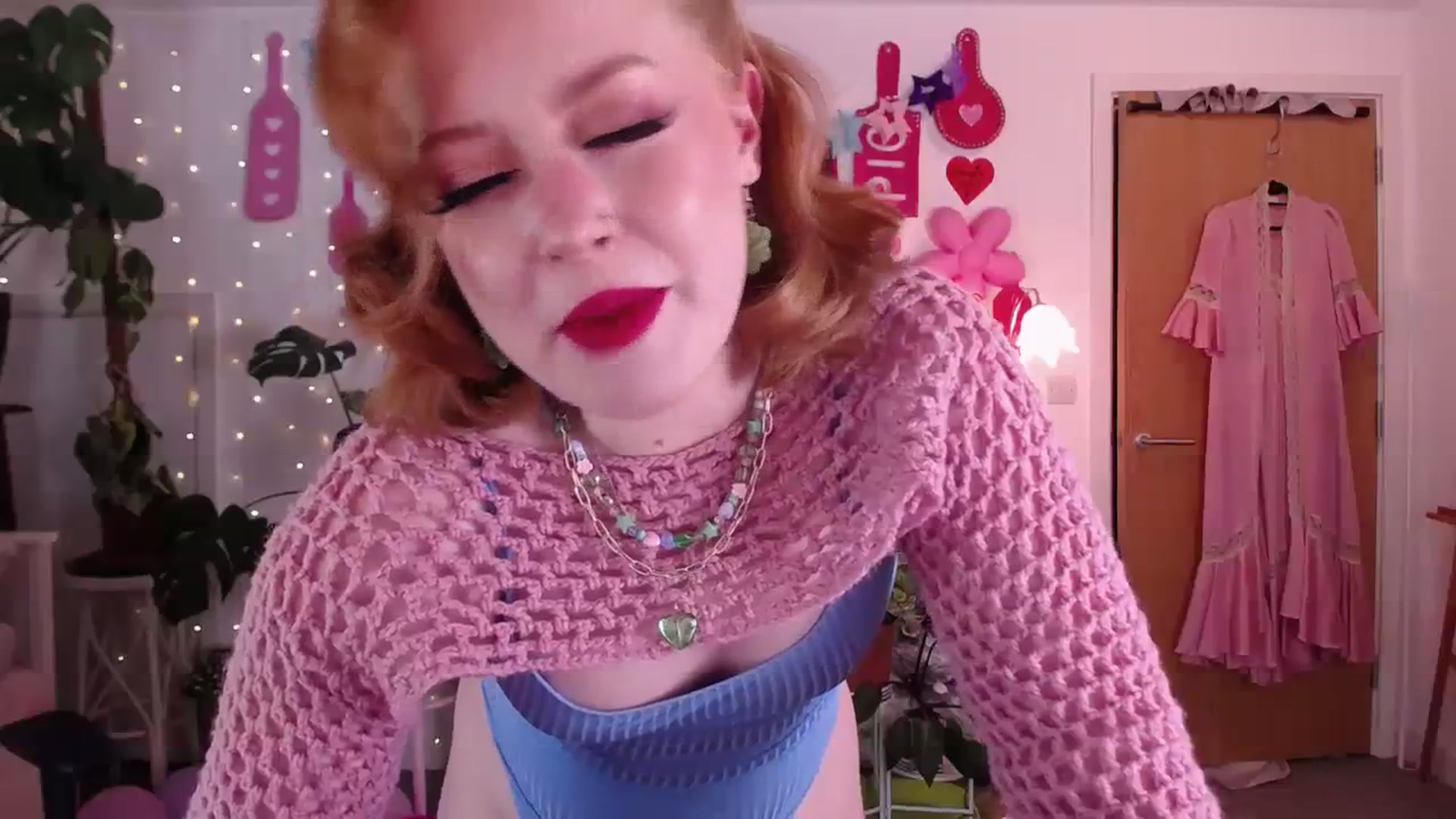 Gallery image thumbnail from LunaRoux's myfreecams stream on, 02/27/2024, 23:11 image 9 of 20