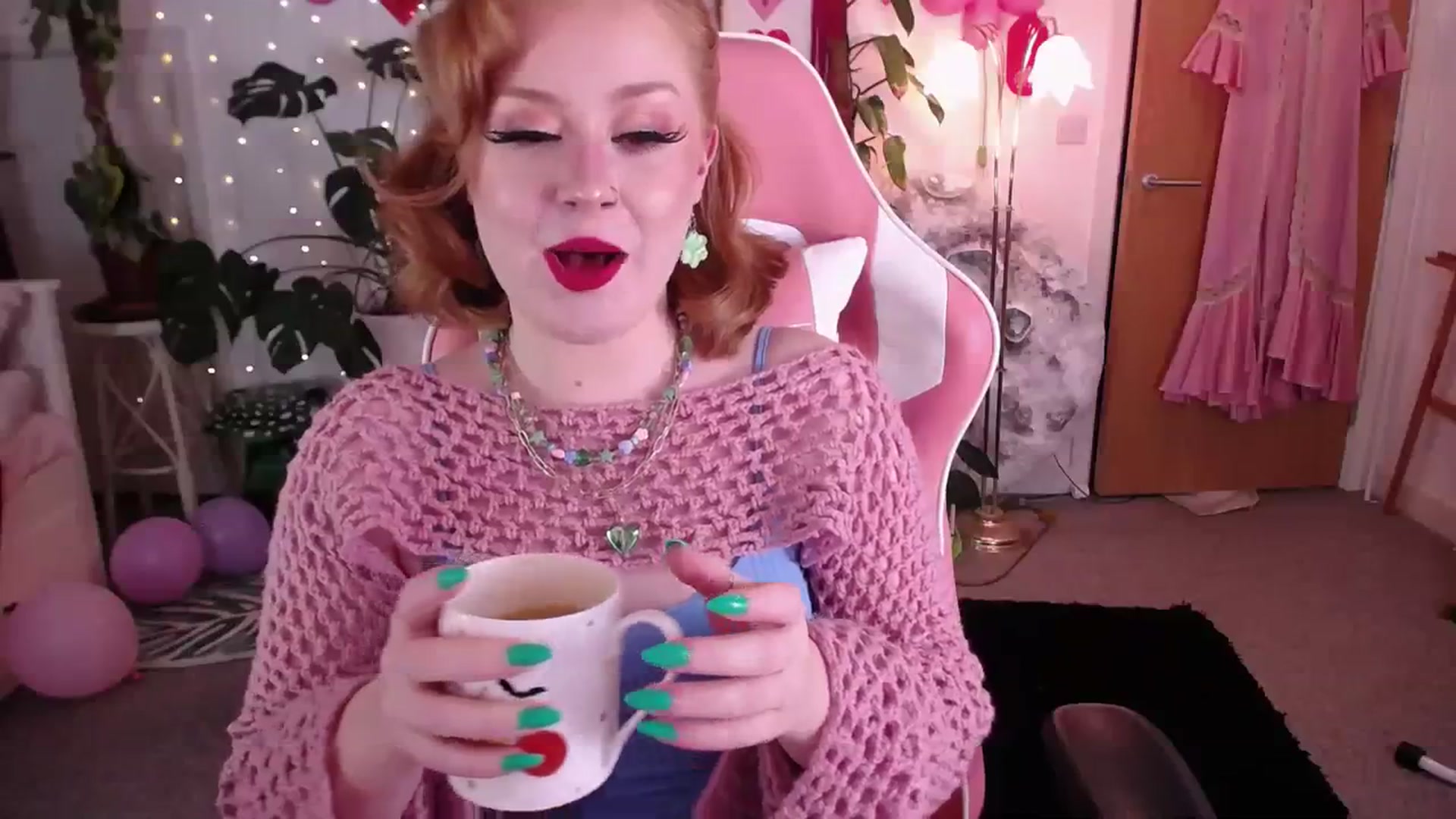 Gallery image thumbnail from LunaRoux's myfreecams stream on, 02/27/2024, 23:11 image 5 of 20