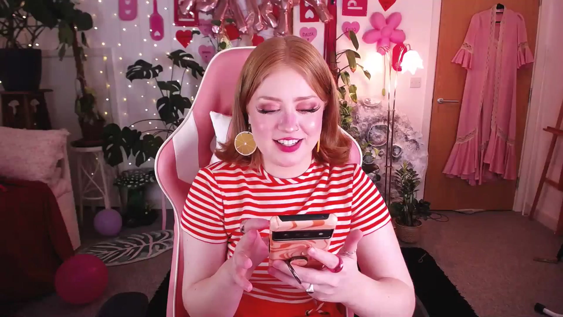 Gallery image thumbnail from LunaRoux's myfreecams stream on, 03/06/2024, 23:23 image 18 of 20