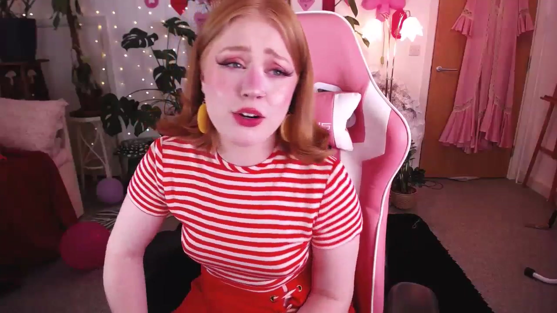Gallery image thumbnail from LunaRoux's myfreecams stream on, 03/06/2024, 23:23 image 12 of 20