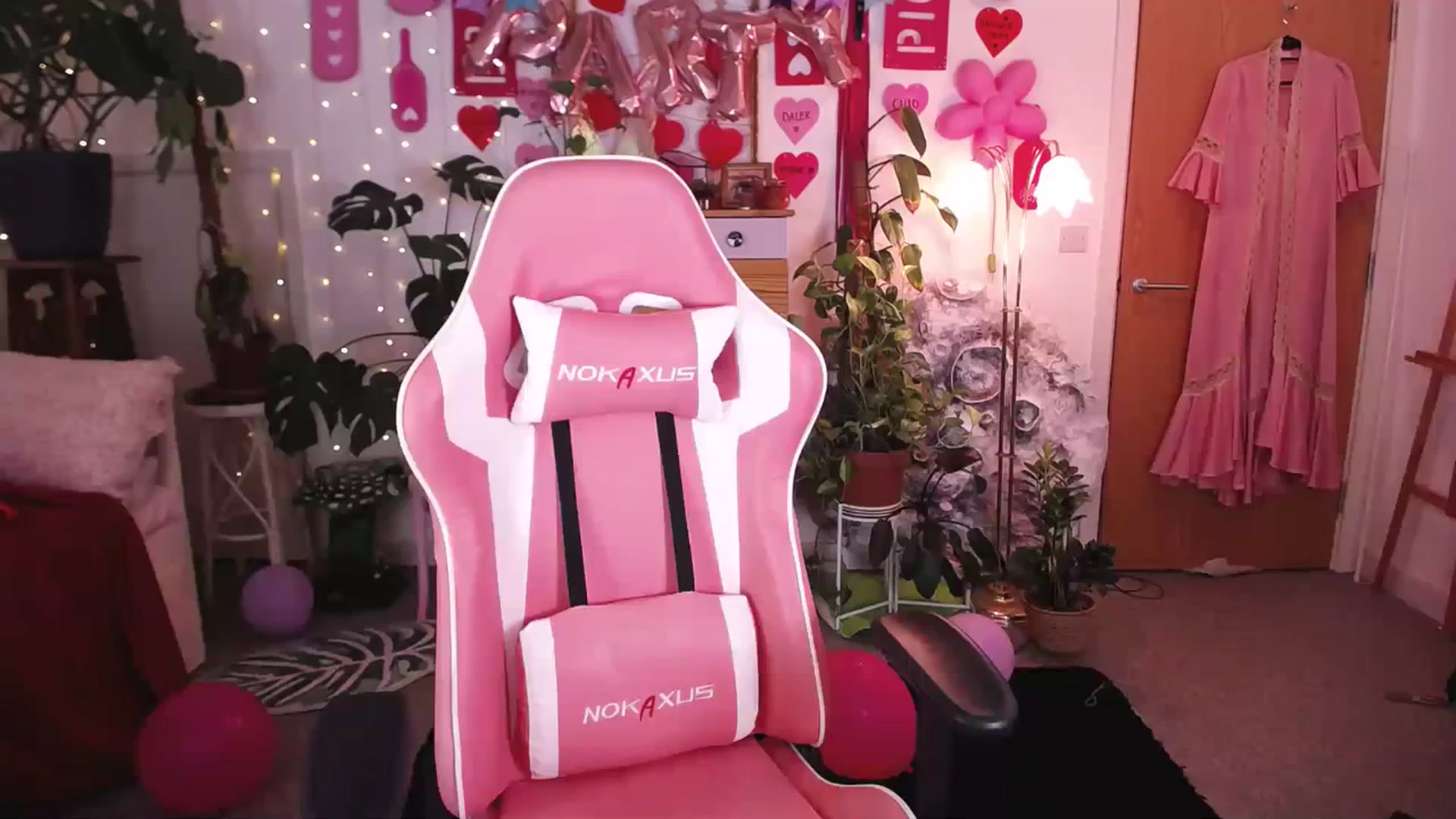 Gallery image thumbnail from LunaRoux's myfreecams stream on, 03/06/2024, 23:23 image 3 of 20