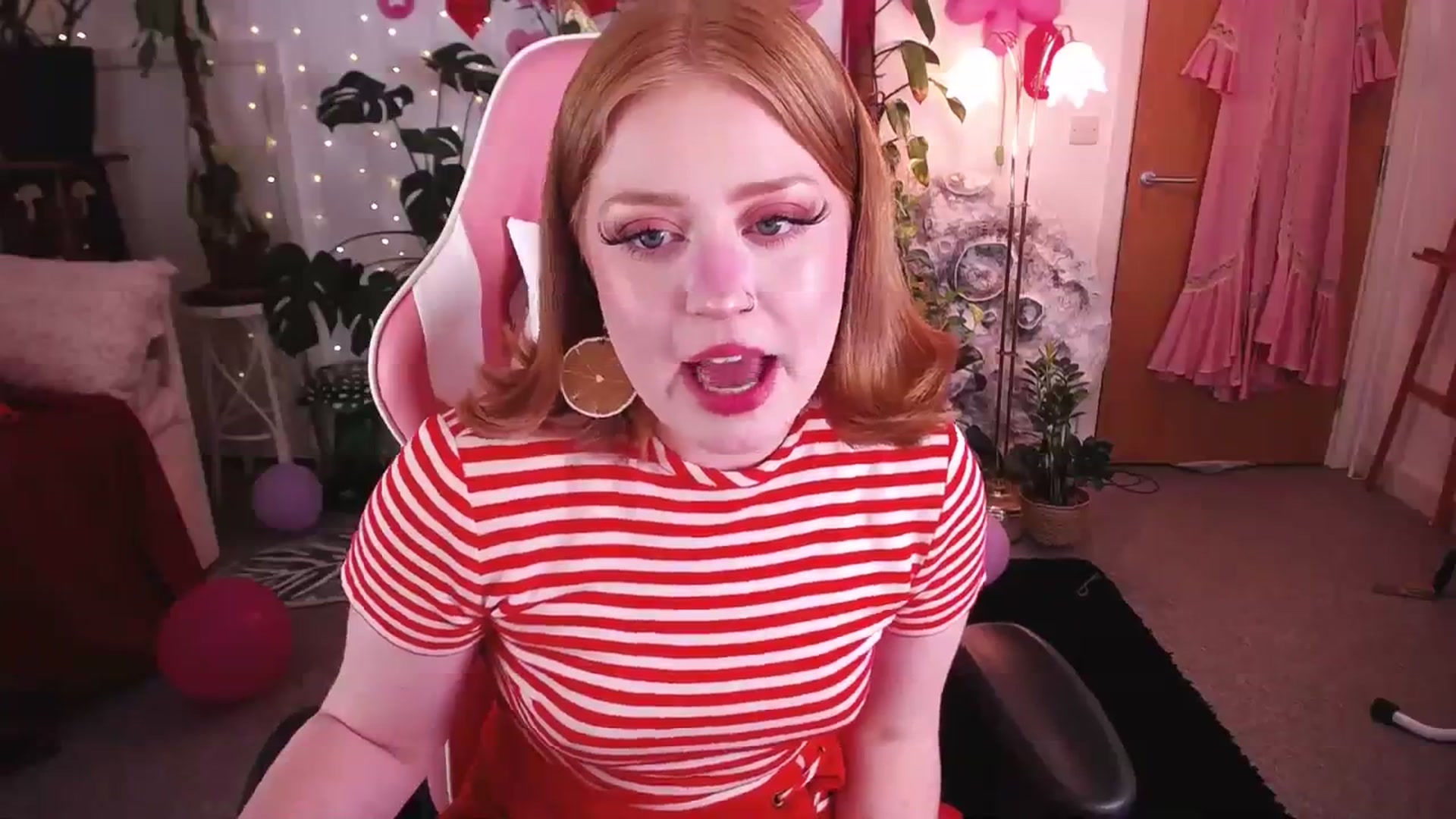 Gallery image thumbnail from LunaRoux's myfreecams stream on, 03/06/2024, 23:23 image 13 of 20