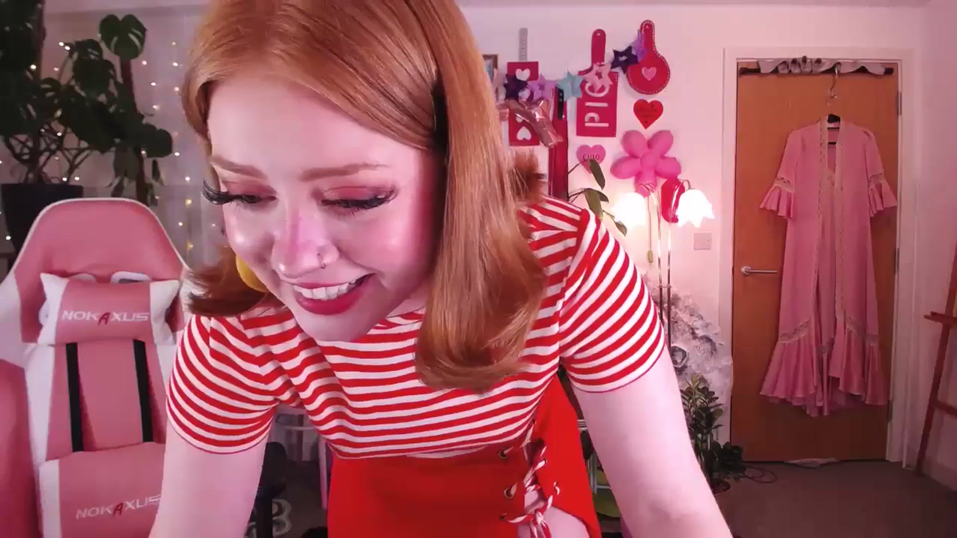 Gallery image thumbnail from LunaRoux's myfreecams stream on, 03/06/2024, 23:23 image 10 of 20