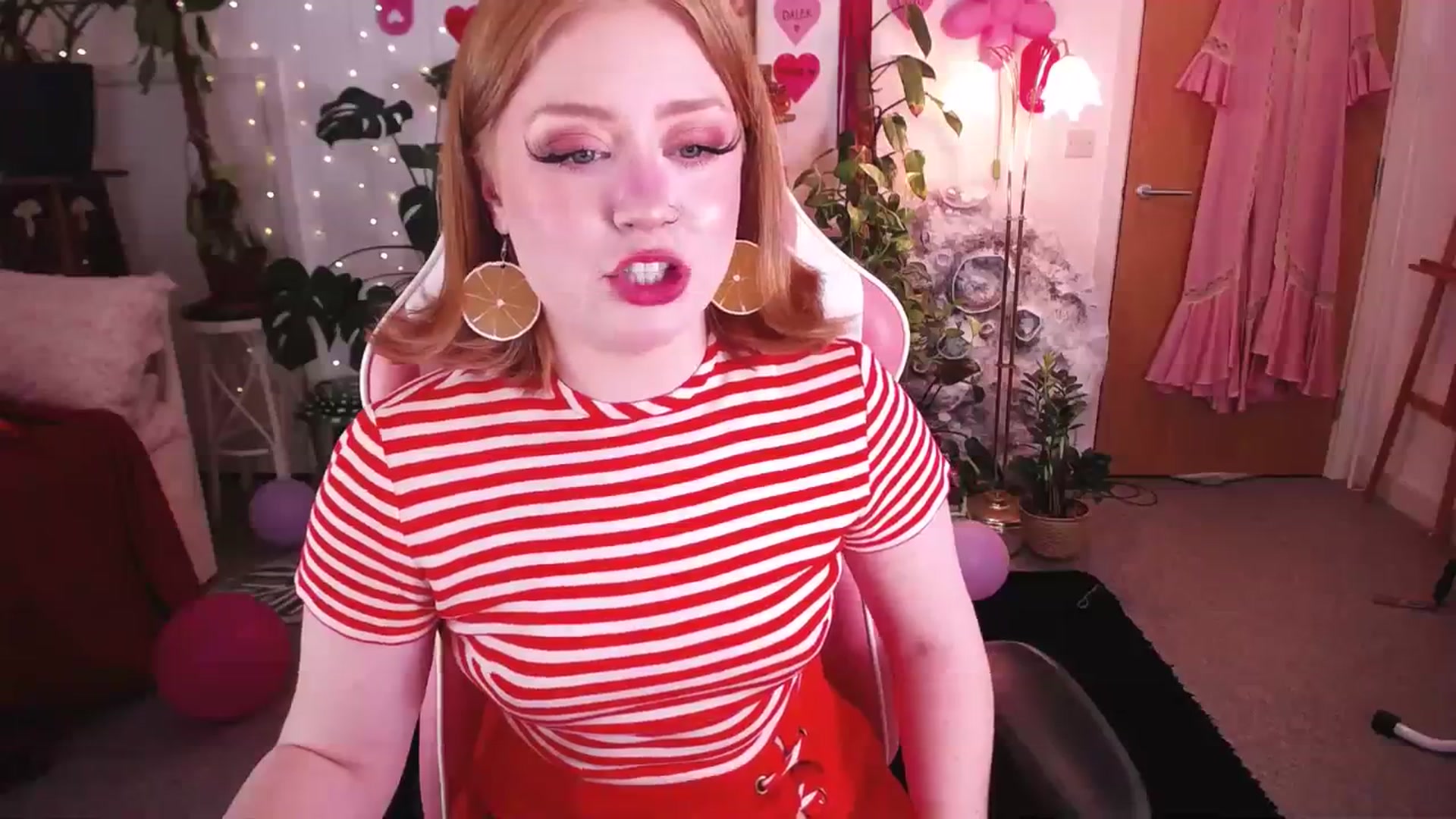 Gallery image thumbnail from LunaRoux's myfreecams stream on, 03/06/2024, 23:23 image 16 of 20