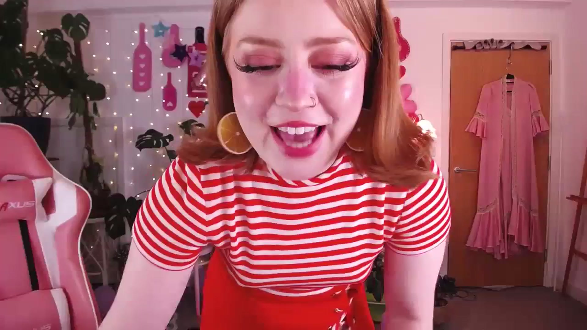 Gallery image thumbnail from LunaRoux's myfreecams stream on, 03/06/2024, 23:23 image 20 of 20