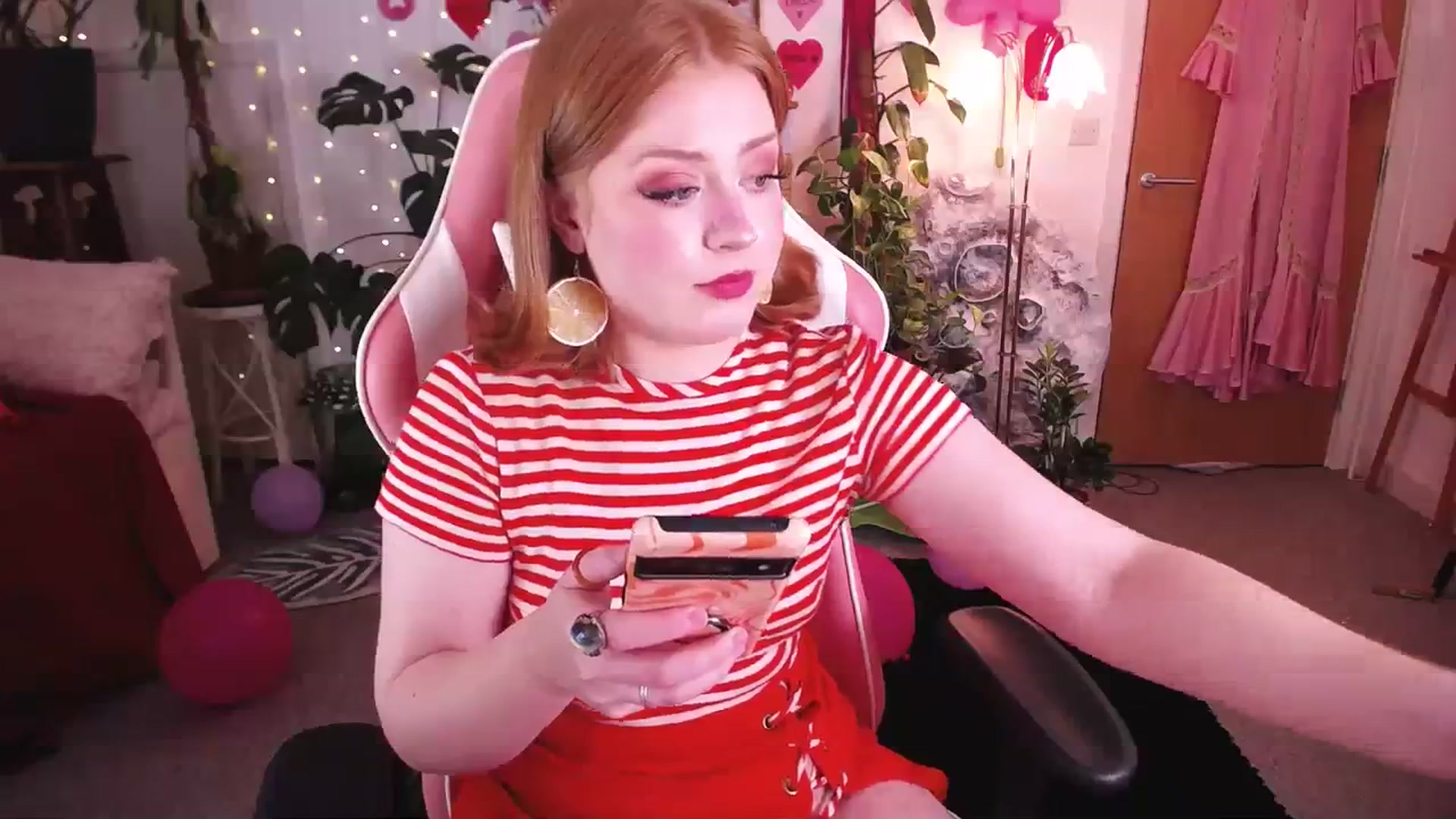 Gallery image thumbnail from LunaRoux's myfreecams stream on, 03/06/2024, 23:23 image 15 of 20