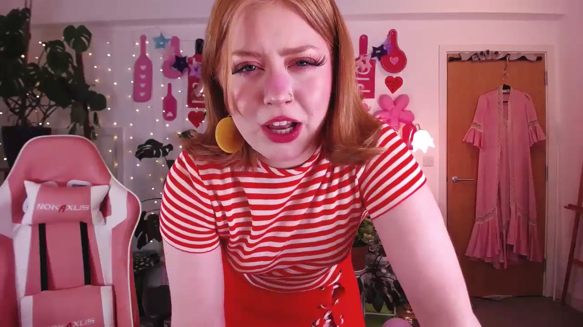 Gallery image thumbnail from LunaRoux's myfreecams stream on, 03/06/2024, 23:23 image 9 of 20