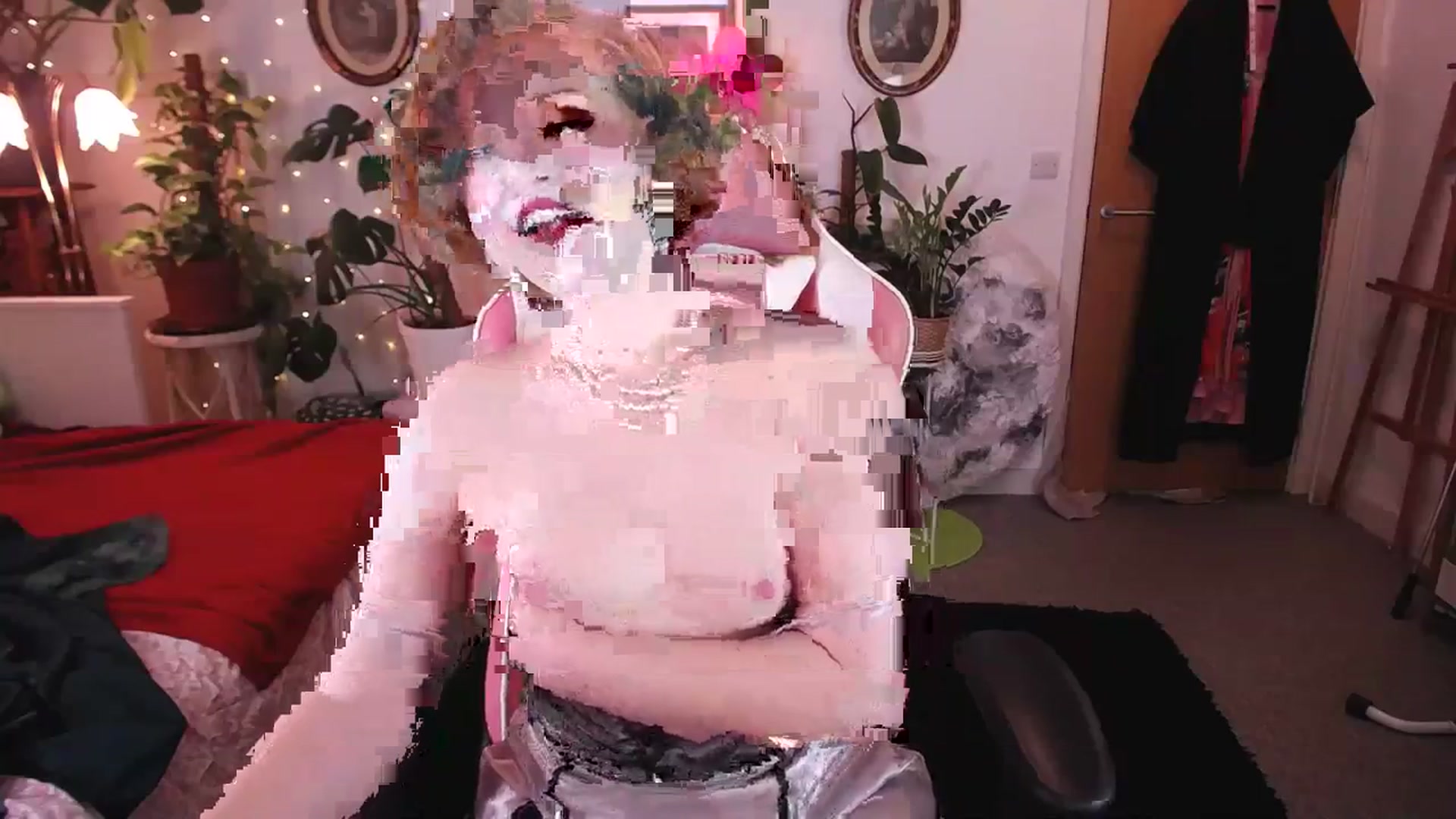Gallery image thumbnail from LunaRoux's myfreecams stream on, 03/14/2024, 22:34 image 20 of 20