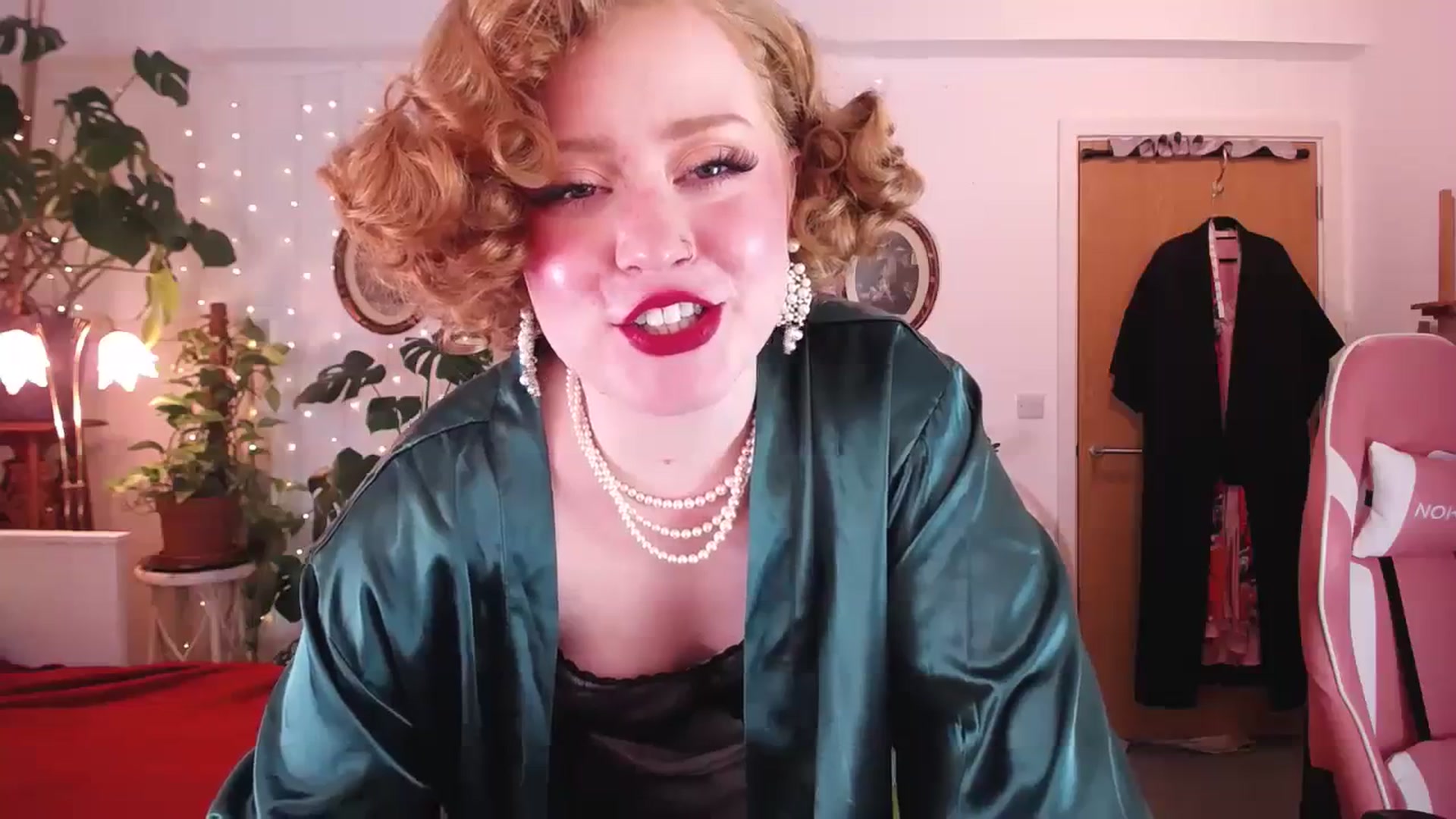 Gallery image thumbnail from LunaRoux's myfreecams stream on, 03/14/2024, 22:34 image 3 of 20