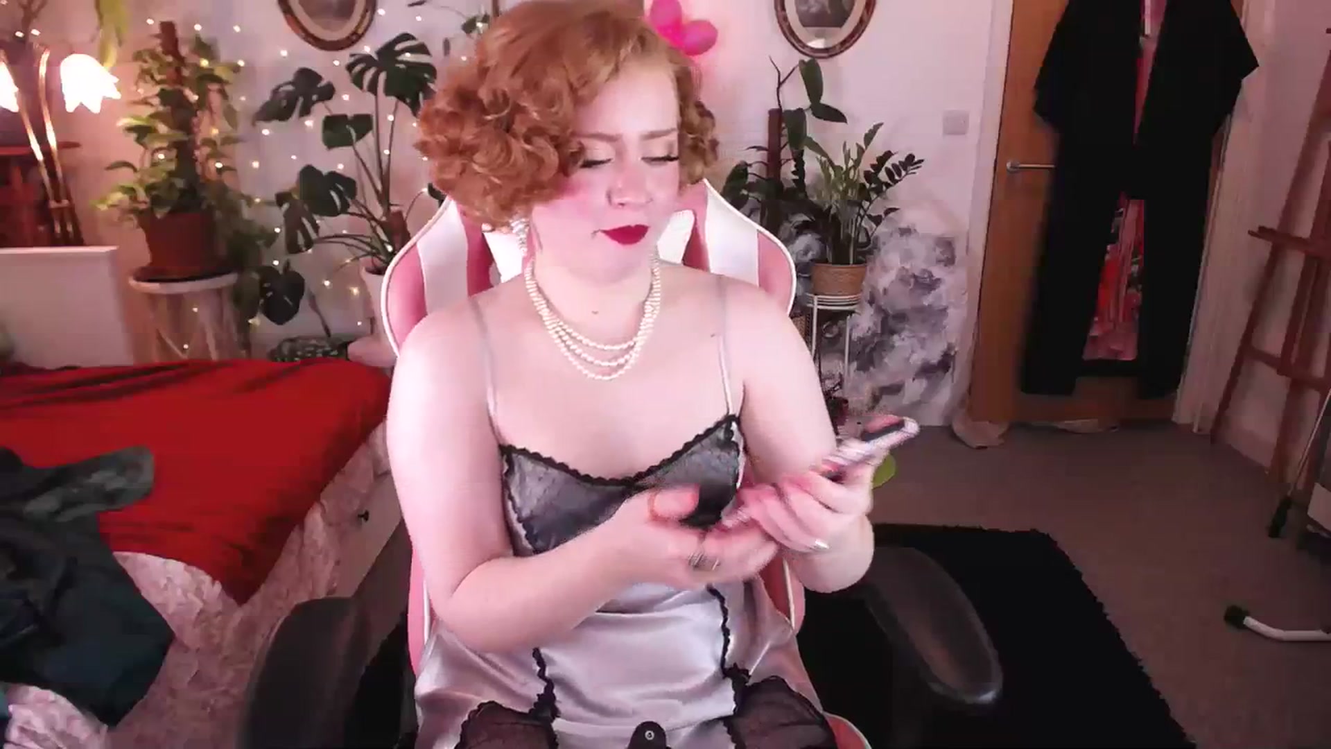 Gallery image thumbnail from LunaRoux's myfreecams stream on, 03/15/2024, 24:02 image 5 of 20
