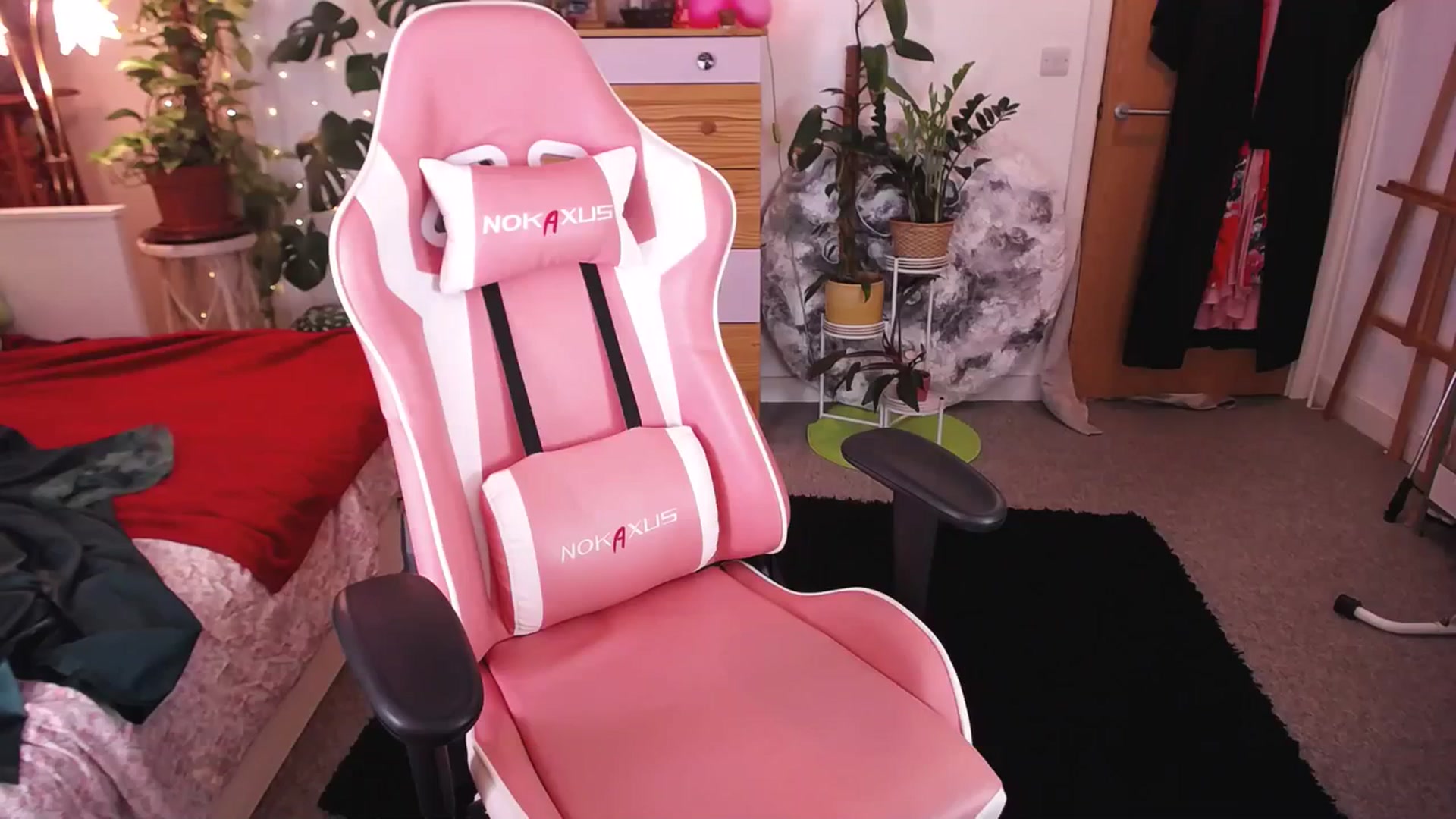 Gallery image thumbnail from LunaRoux's myfreecams stream on, 03/15/2024, 24:02 image 6 of 20