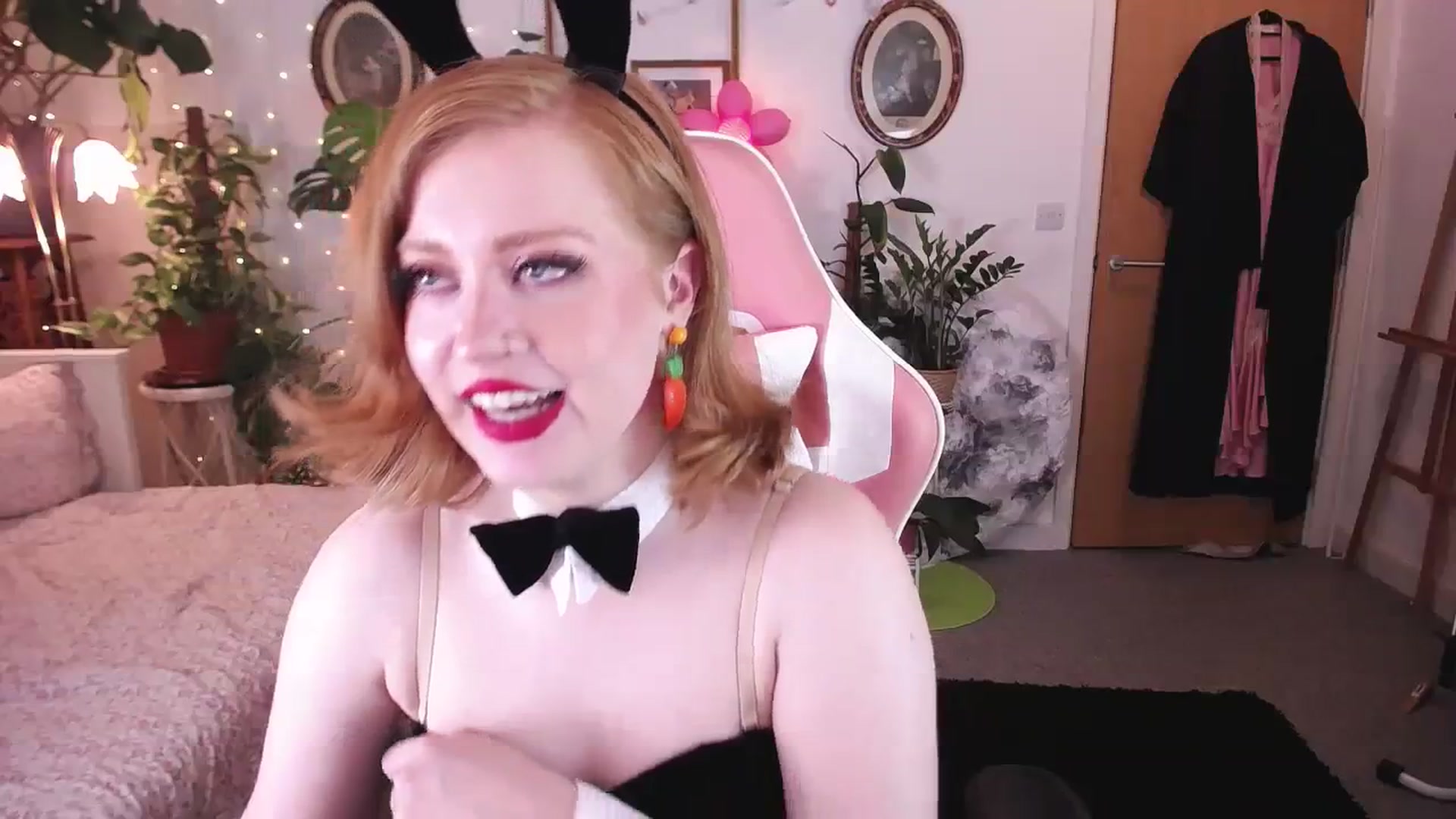 Gallery image thumbnail from LunaRoux's myfreecams stream on, 03/31/2024, 23:21 image 5 of 20