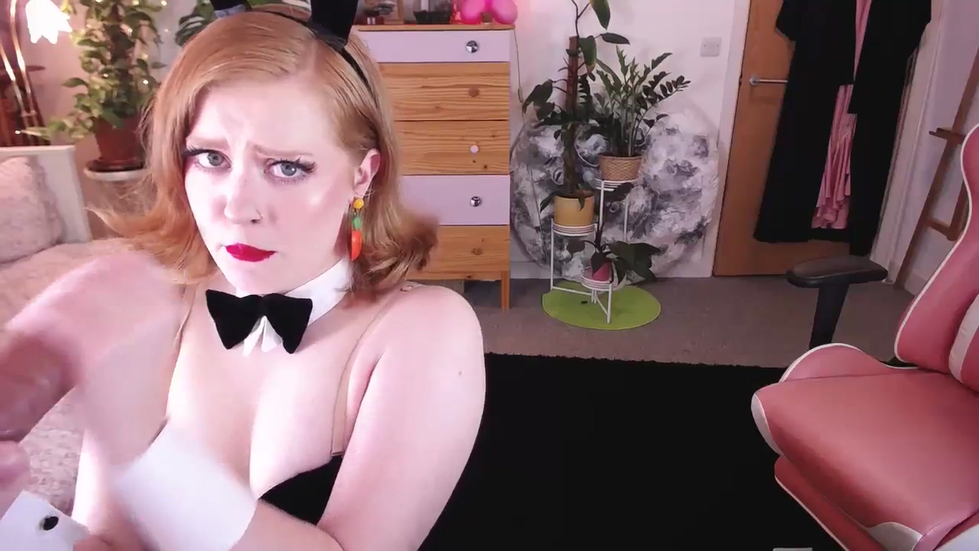 Gallery image thumbnail from LunaRoux's myfreecams stream on, 03/31/2024, 23:21 image 3 of 20
