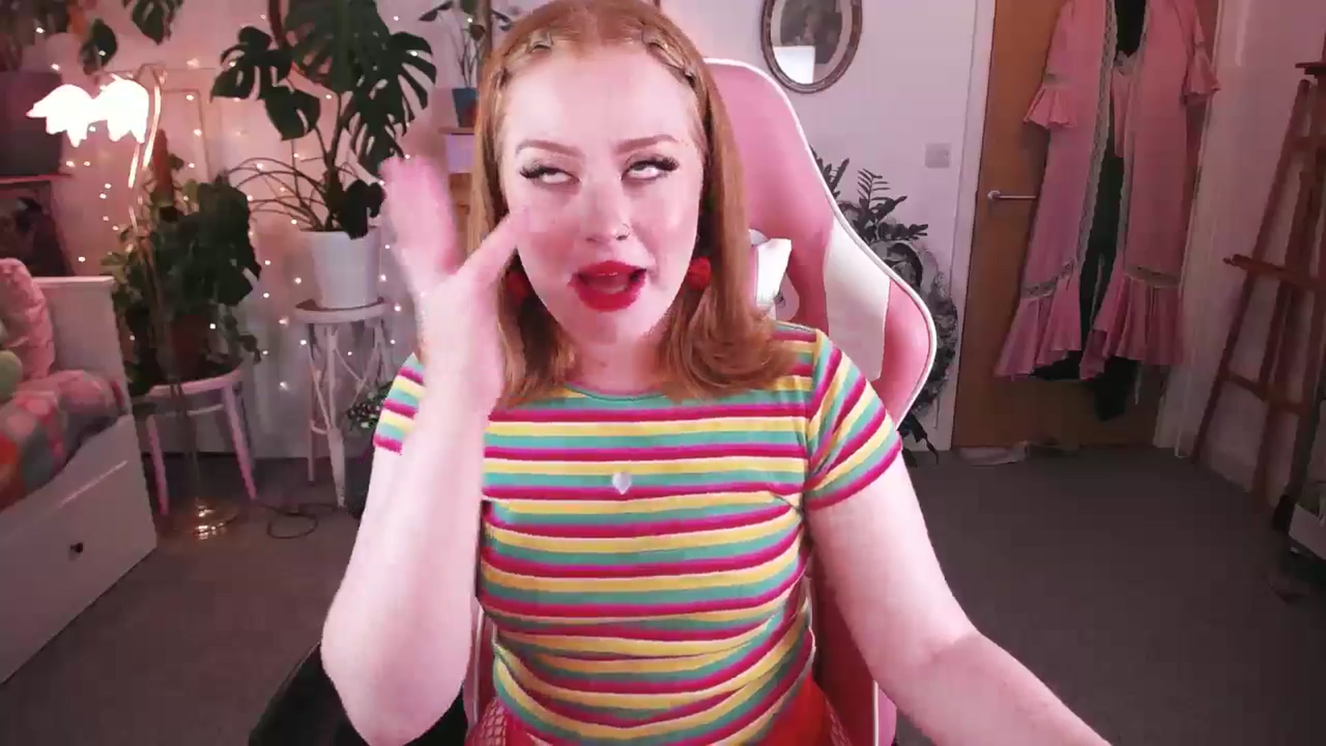 Gallery image thumbnail from LunaRoux's myfreecams stream on, 06/30/2024, 20:58 image 8 of 20