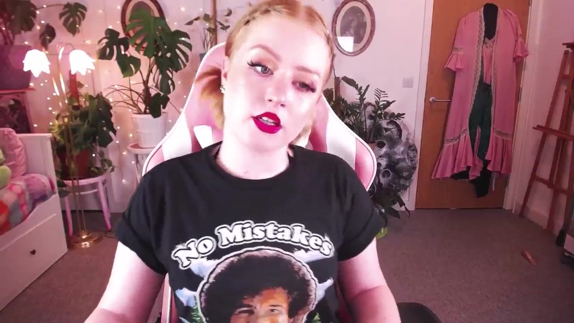 Gallery image thumbnail from LunaRoux's myfreecams stream on, 07/02/2024, 21:34 image 15 of 20