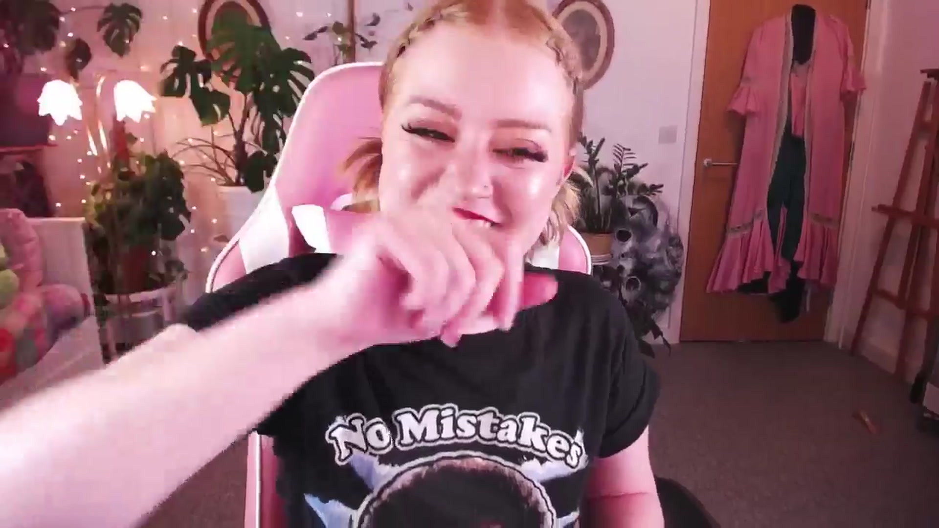 Gallery image thumbnail from LunaRoux's myfreecams stream on, 07/02/2024, 21:34 image 12 of 20
