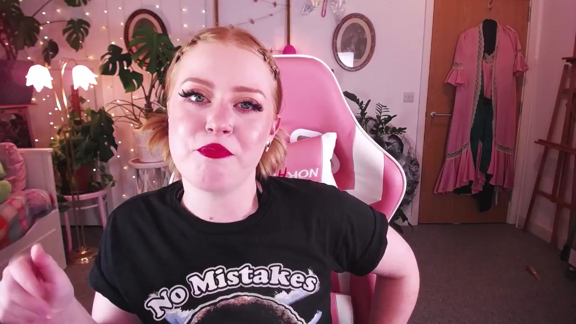 Gallery image thumbnail from LunaRoux's myfreecams stream on, 07/02/2024, 21:34 image 3 of 20