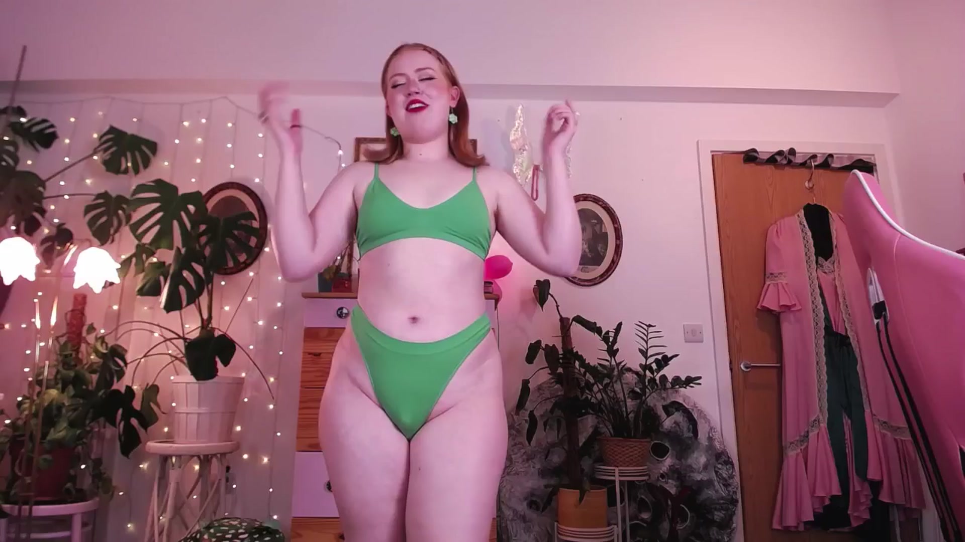 Gallery image thumbnail from LunaRoux's myfreecams stream on, 07/09/2024, 22:44 image 17 of 20