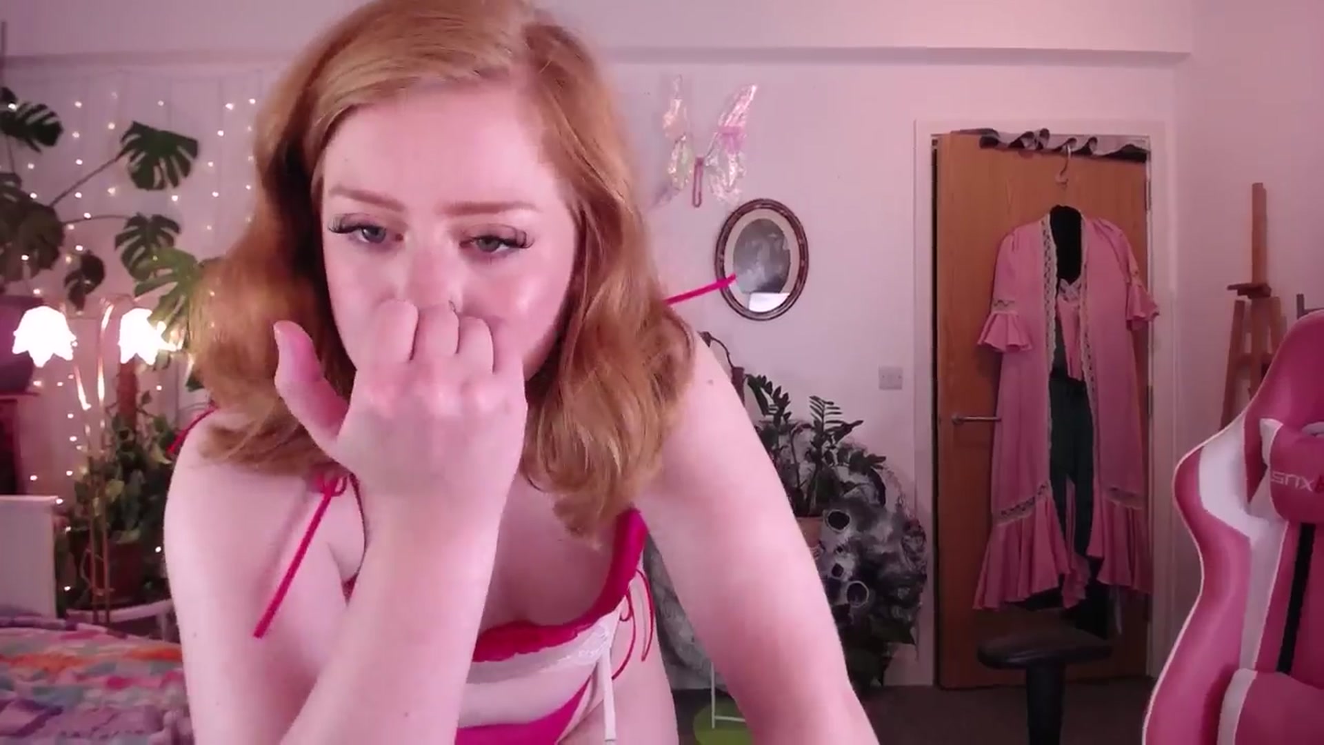 Gallery image thumbnail from LunaRoux's myfreecams stream on, 07/15/2024, 22:19 image 5 of 20