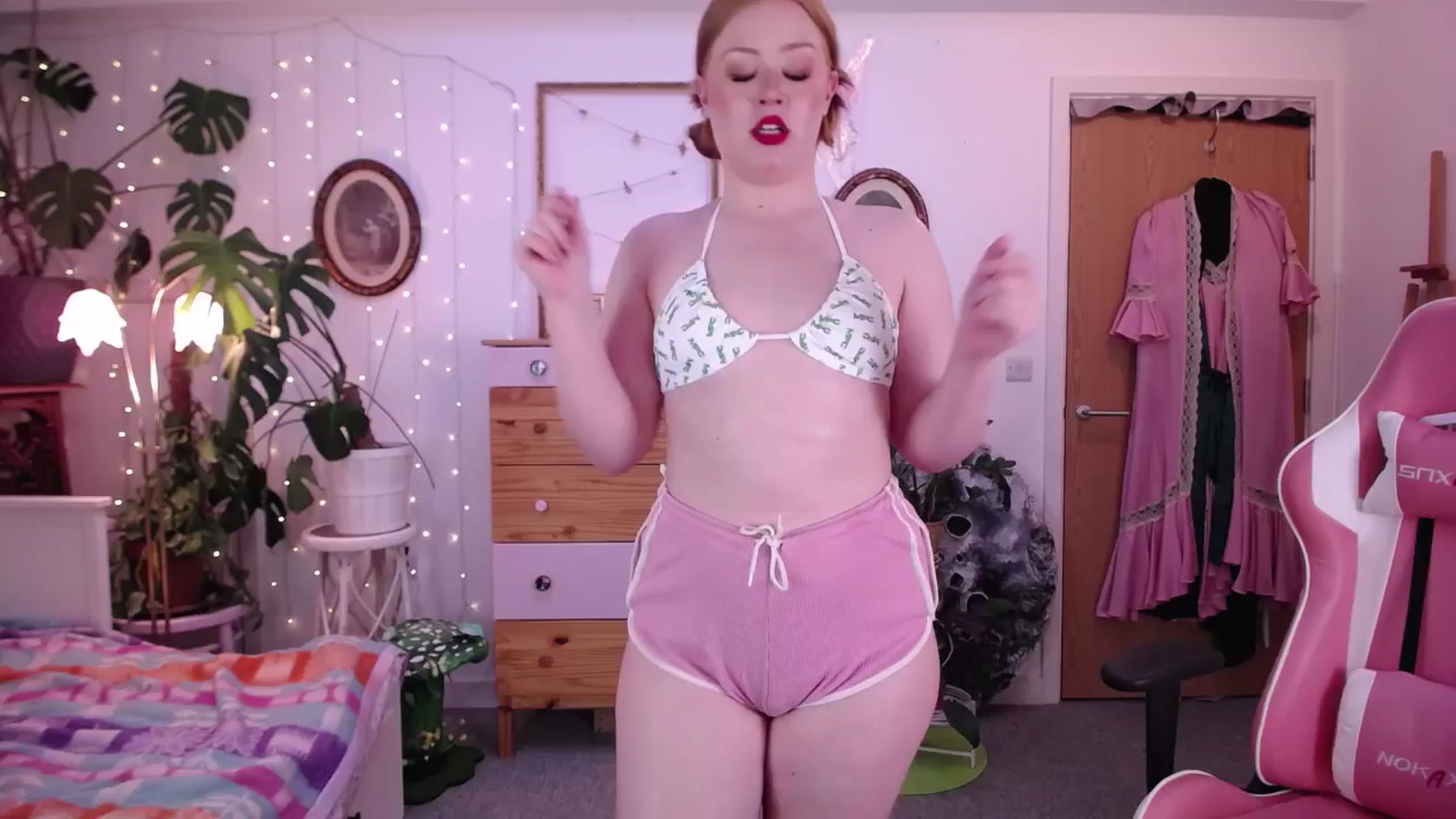 Gallery image thumbnail from LunaRoux's myfreecams stream on, 07/31/2024, 23:16 image 1 of 20