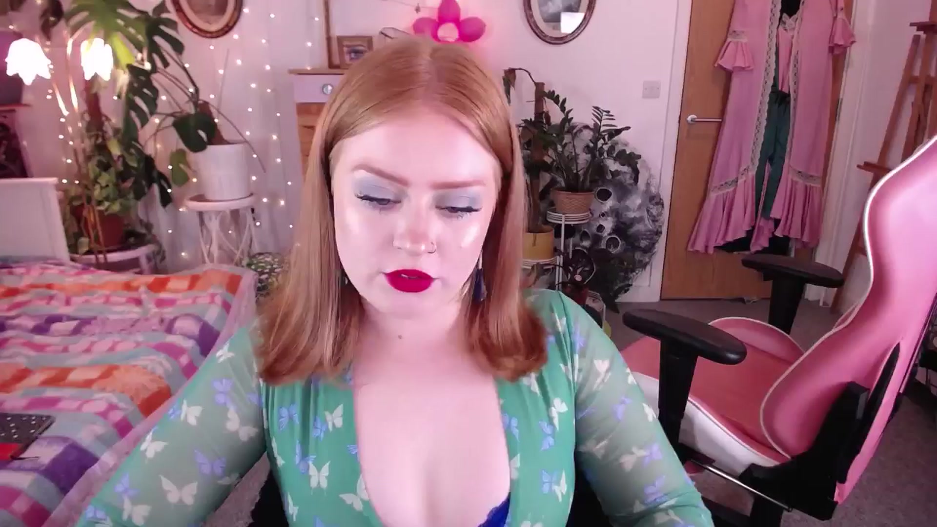 Gallery image thumbnail from LunaRoux's myfreecams stream on, 08/05/2024, 21:19 image 11 of 20