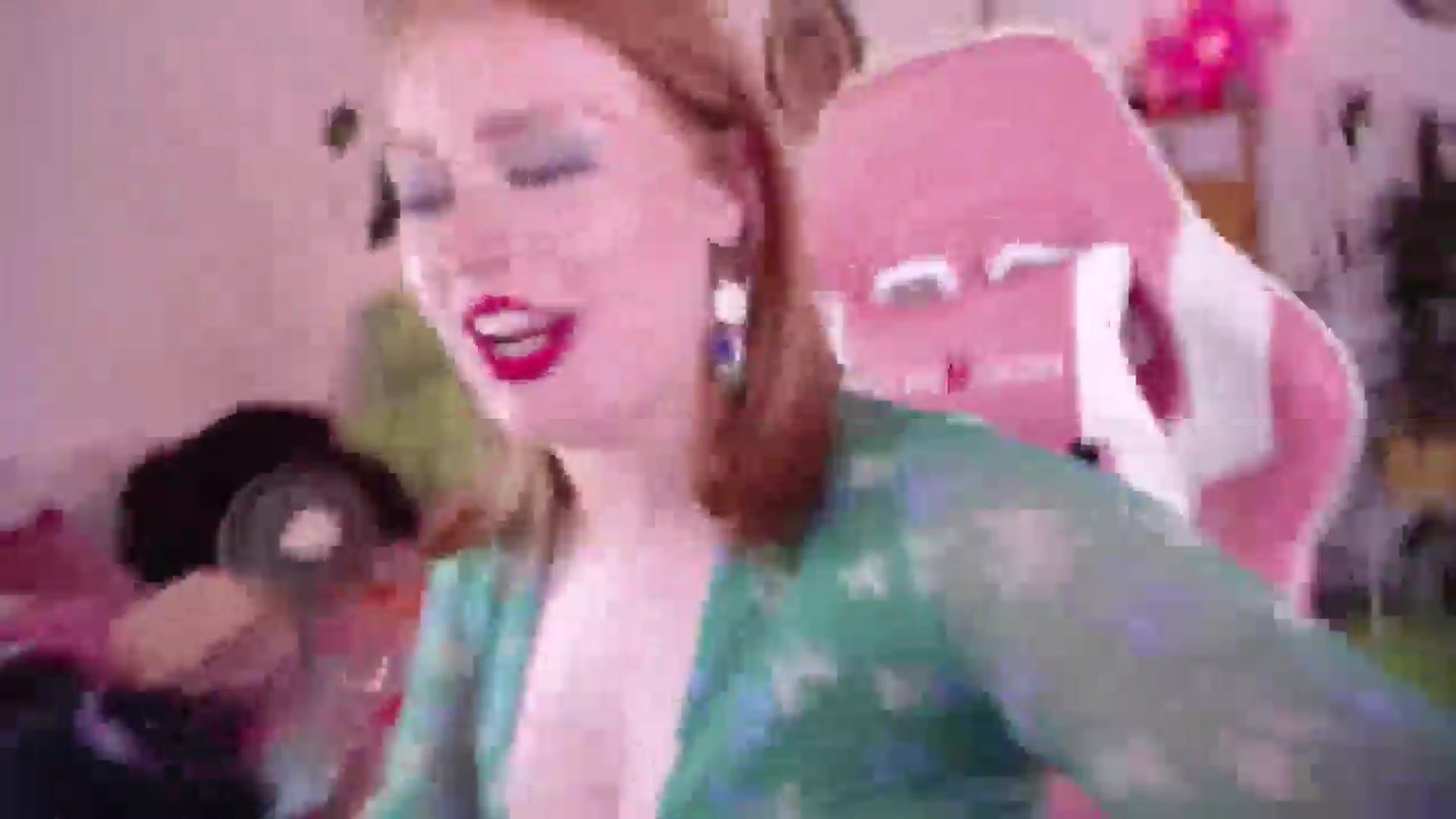 Gallery image thumbnail from LunaRoux's myfreecams stream on, 08/05/2024, 21:19 image 18 of 20