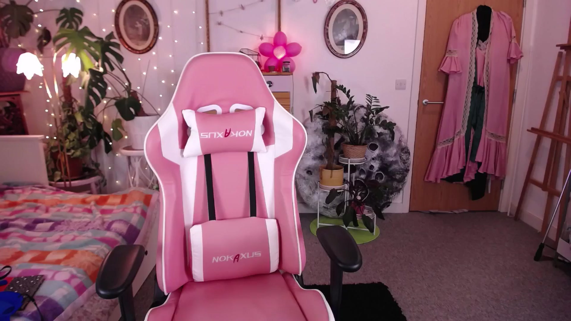Gallery image thumbnail from LunaRoux's myfreecams stream on, 08/05/2024, 22:51 image 14 of 20