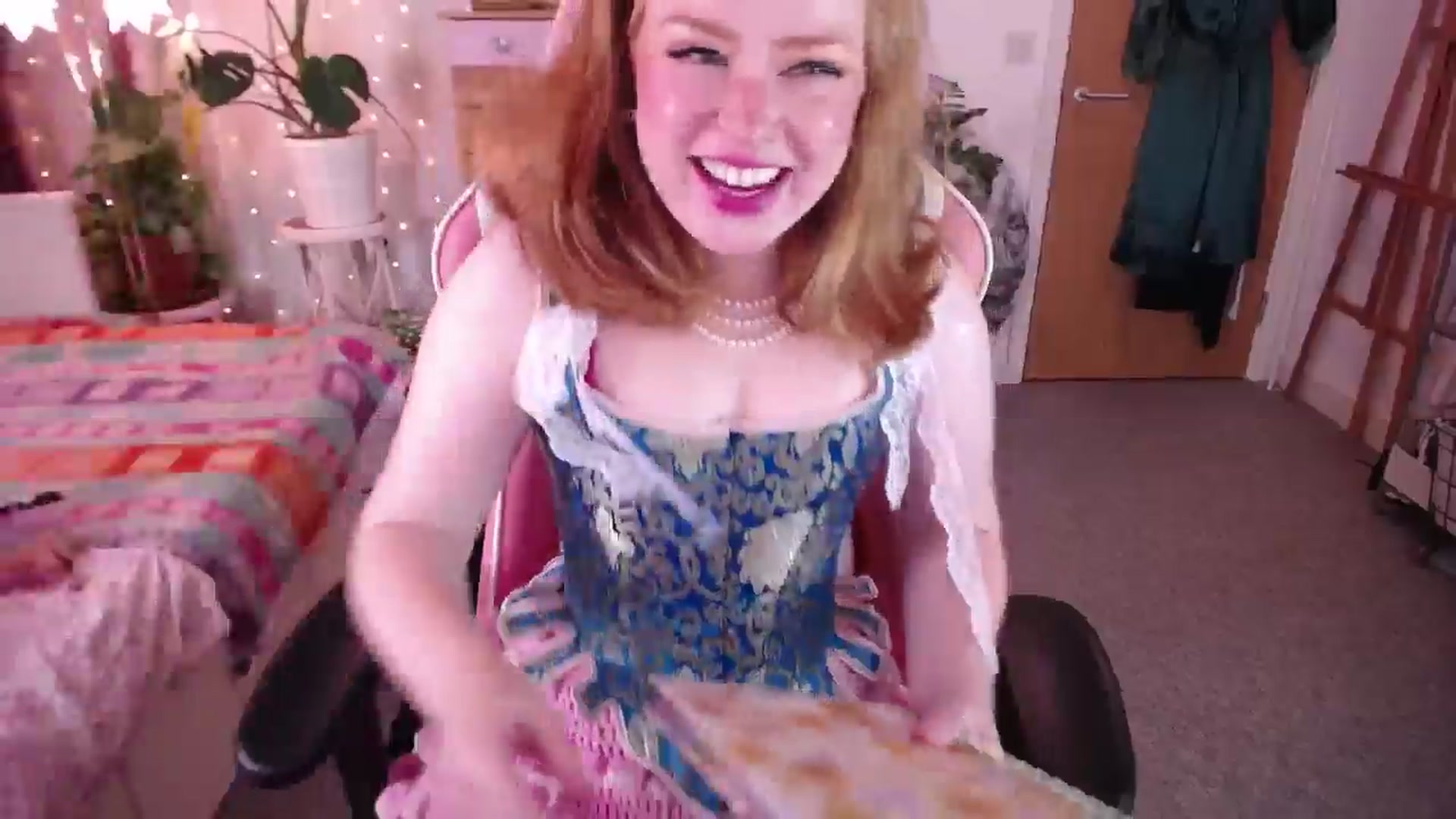 Gallery image thumbnail from LunaRoux's myfreecams stream on, 08/12/2024, 23:35 image 4 of 20