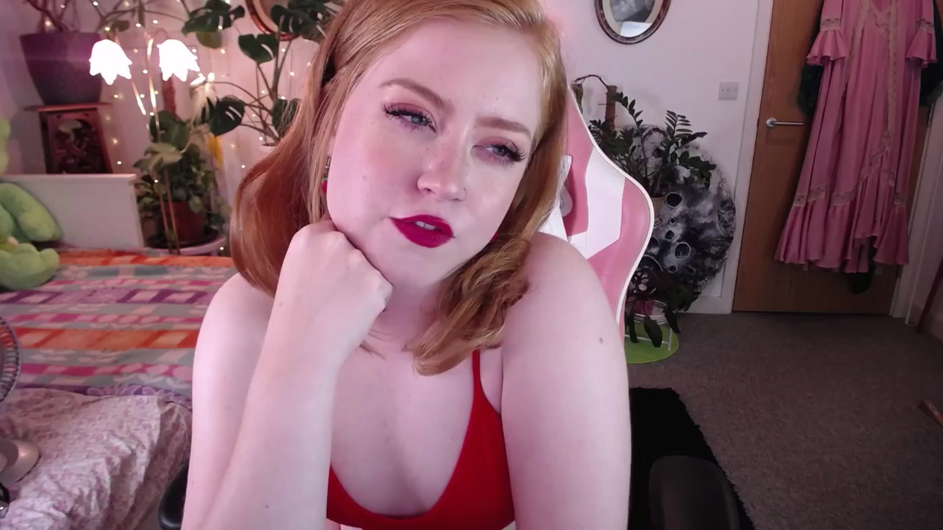 Gallery image thumbnail from LunaRoux's myfreecams stream on, 08/14/2024, 22:27 image 16 of 20